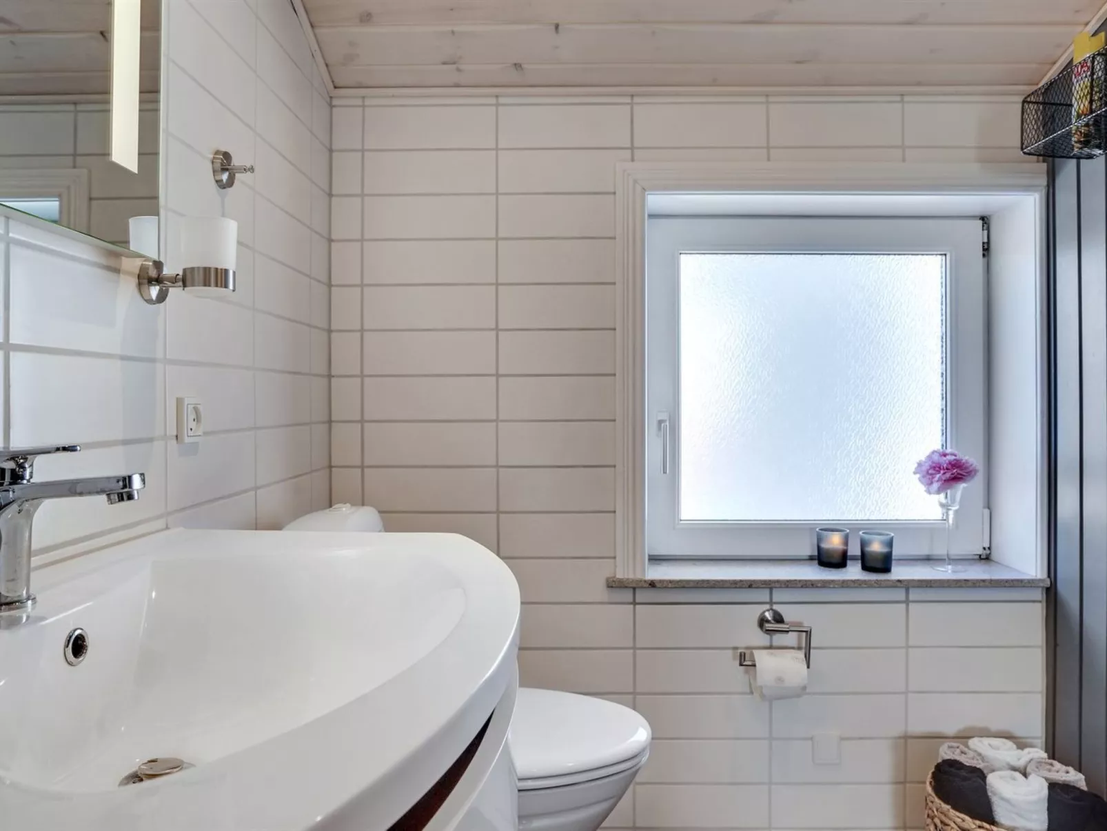 "Henning" -  from the sea-Binnen