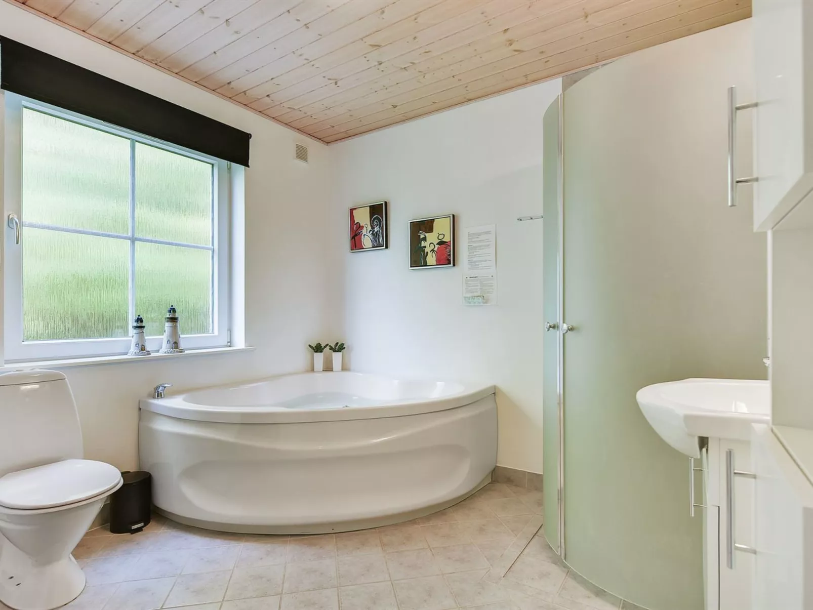 "Babette" - 75m to the fjord-Binnen