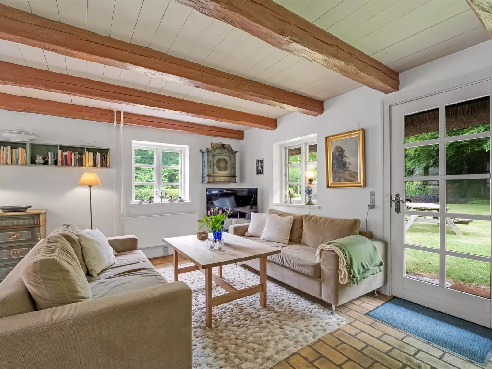 "Tatiane" - 10km from the sea-Binnen