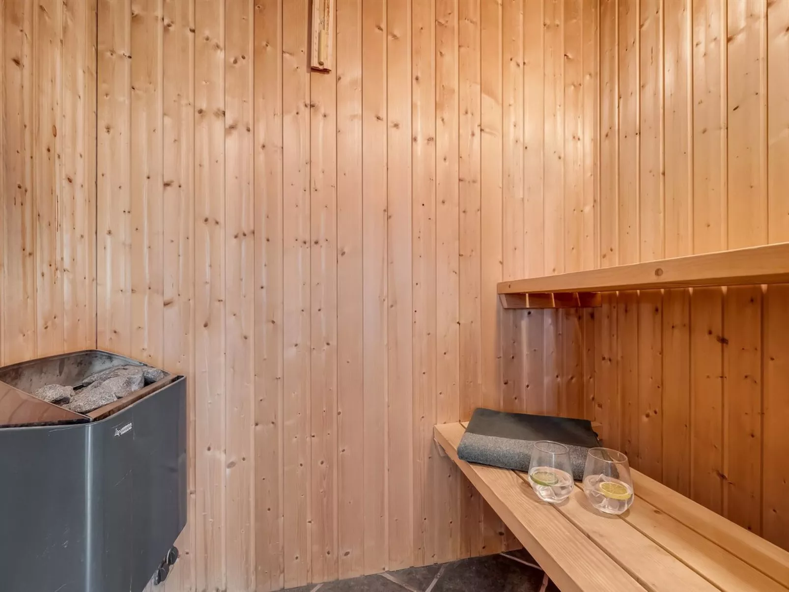 "Aurore" - 700m from the sea-Binnen