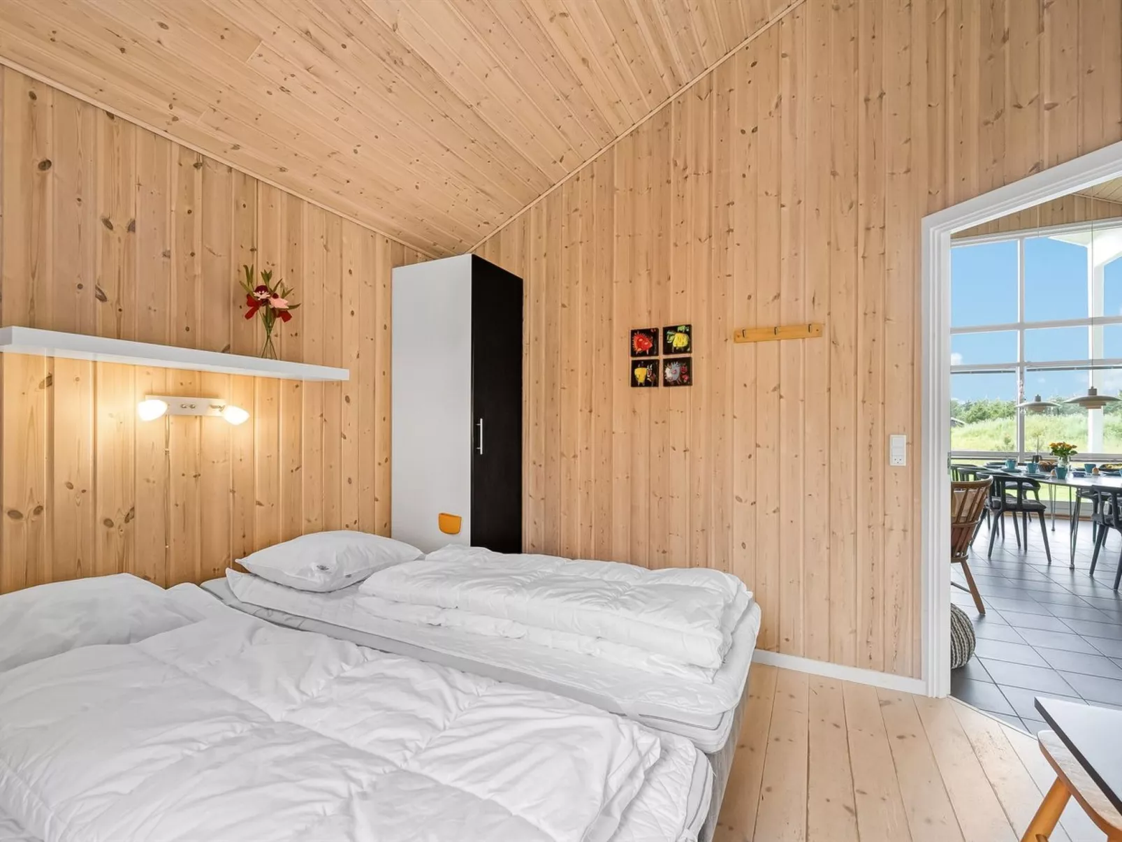 "Felicita" -  from the sea-Binnen