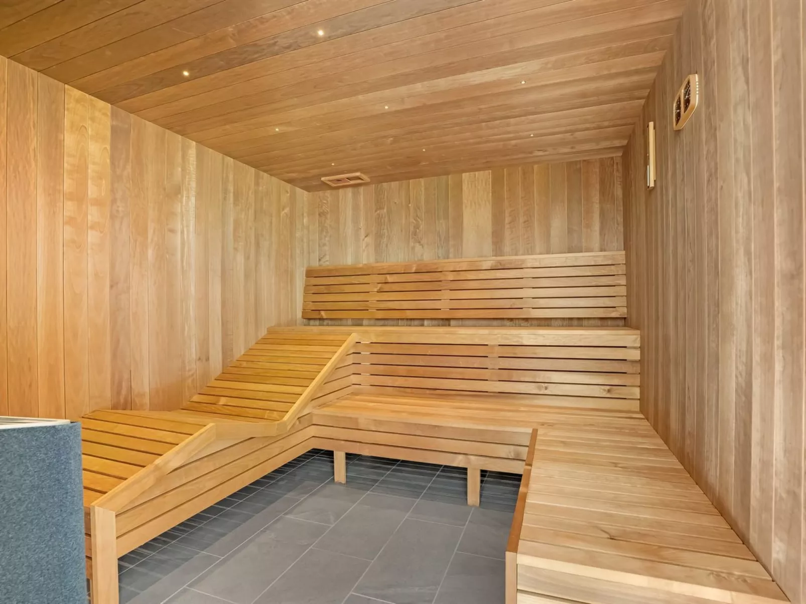 "Rajna" - 250m from the sea-Binnen