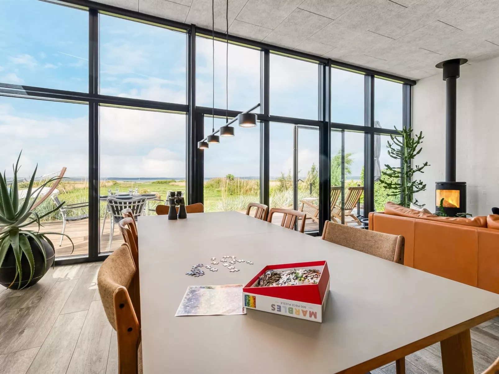 "Bondi" - 75m from the sea-Binnen