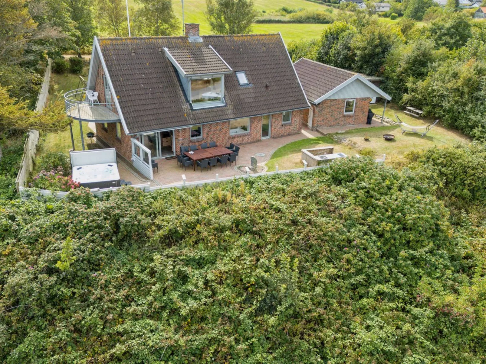 "Dzavid" - 50m from the sea-Buiten