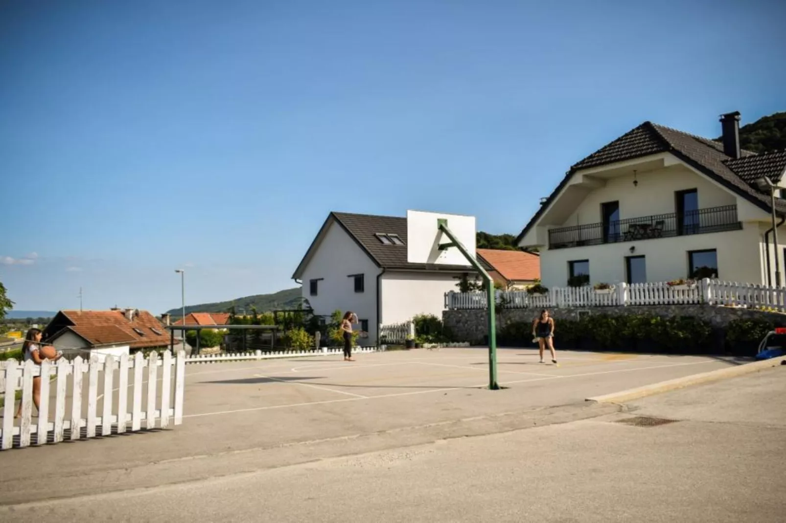 Zevnik Quiet Retreat with Stunning Views and Equestrian Activities - One Bedroom Apartment-Buitenlucht