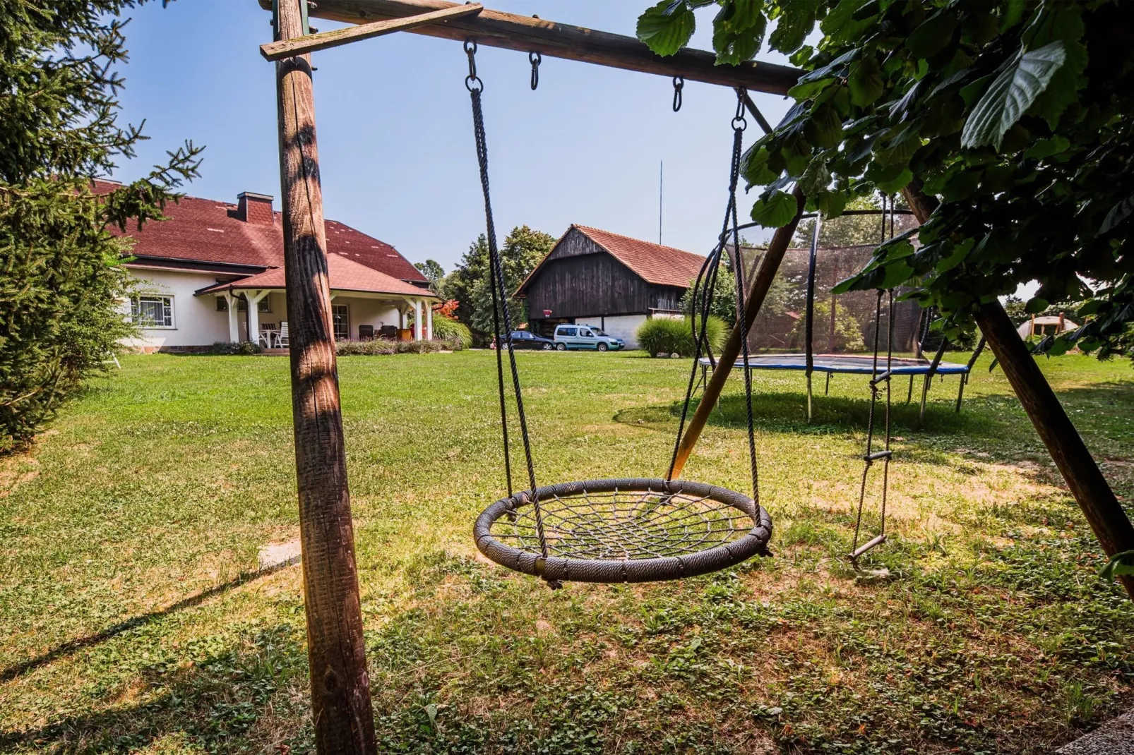 Stunning Rural Holiday Home with Garden and BBQ -  Four Bedroom Holiday Home-Buitenlucht