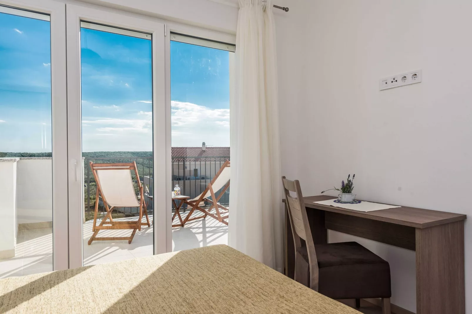 Luxury Escape with Swimming Pool & Modern Design - Comfort Four Bedroom Villa with Sea View and Private Pool ( Villa 7)-Slaapkamer