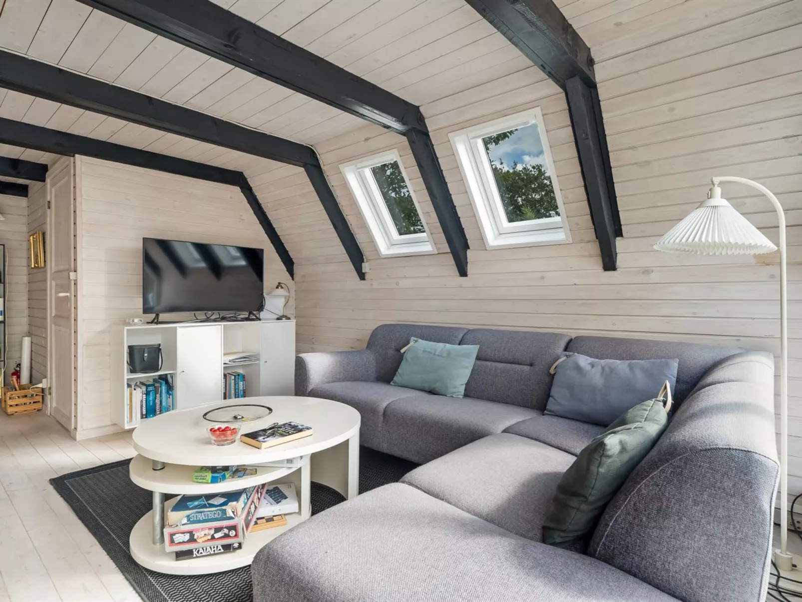 "Vladanka" -  from the sea-Binnen