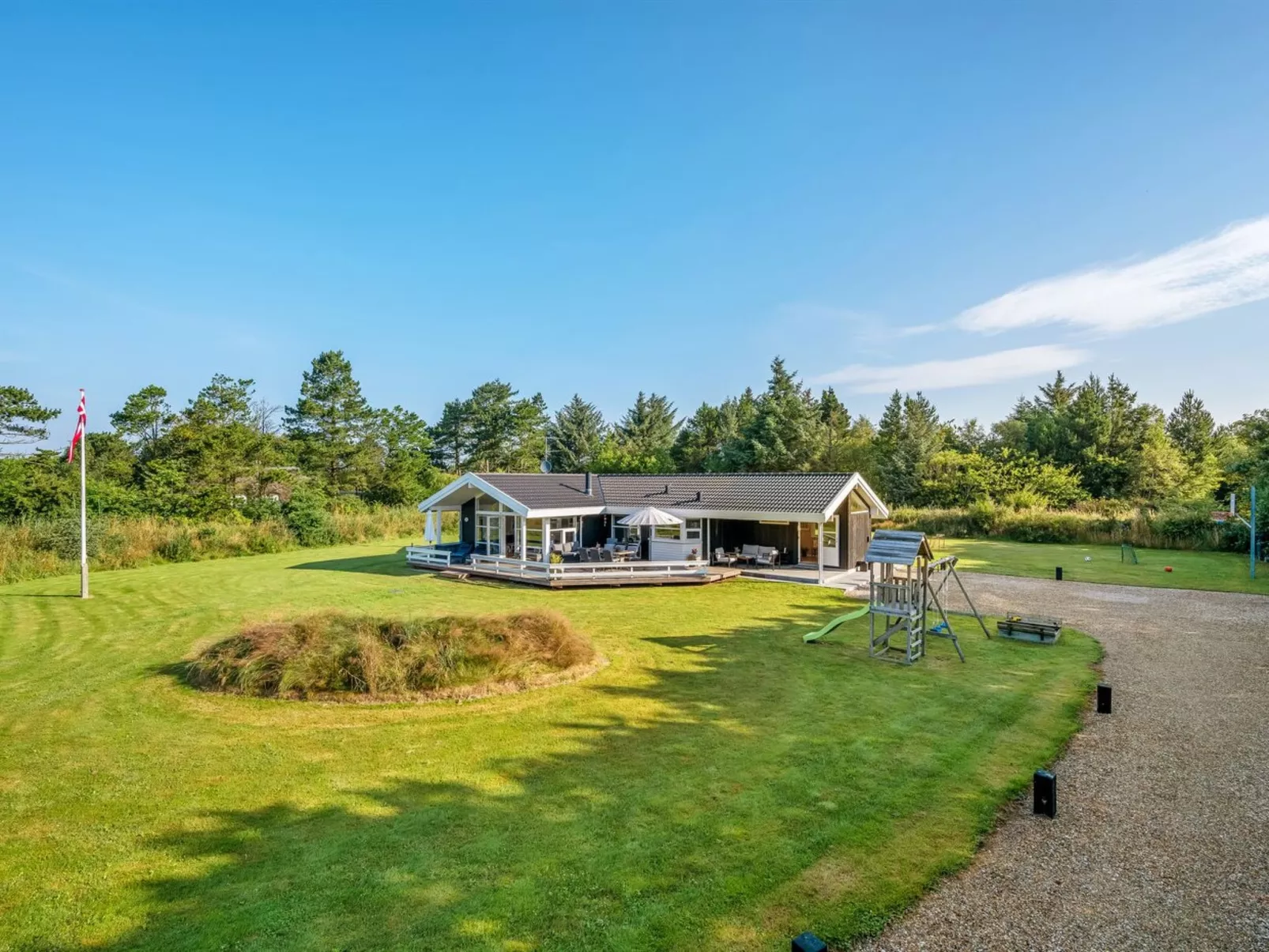 "Sviðandi" - 1.5km from the sea-Buiten