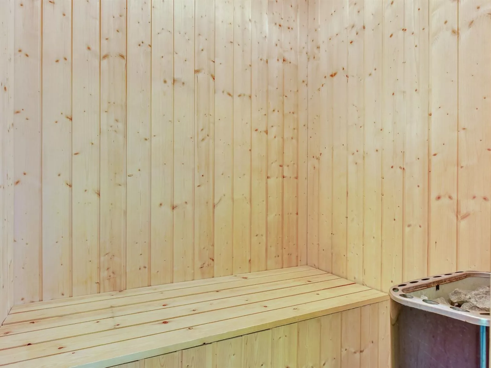 "Babette" - 75m to the fjord-Binnen