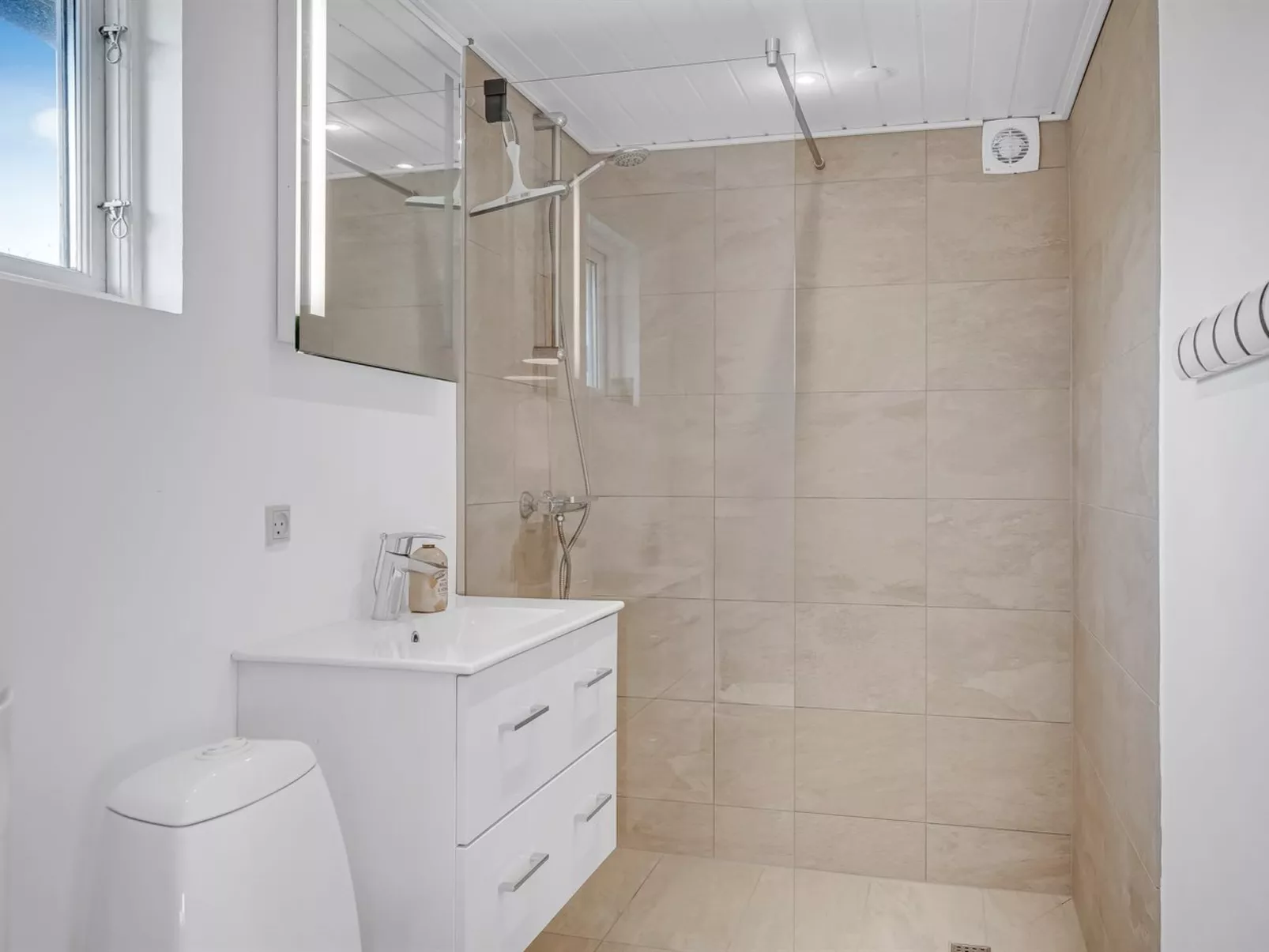 "Gizella" - 500m to the fjord-Binnen