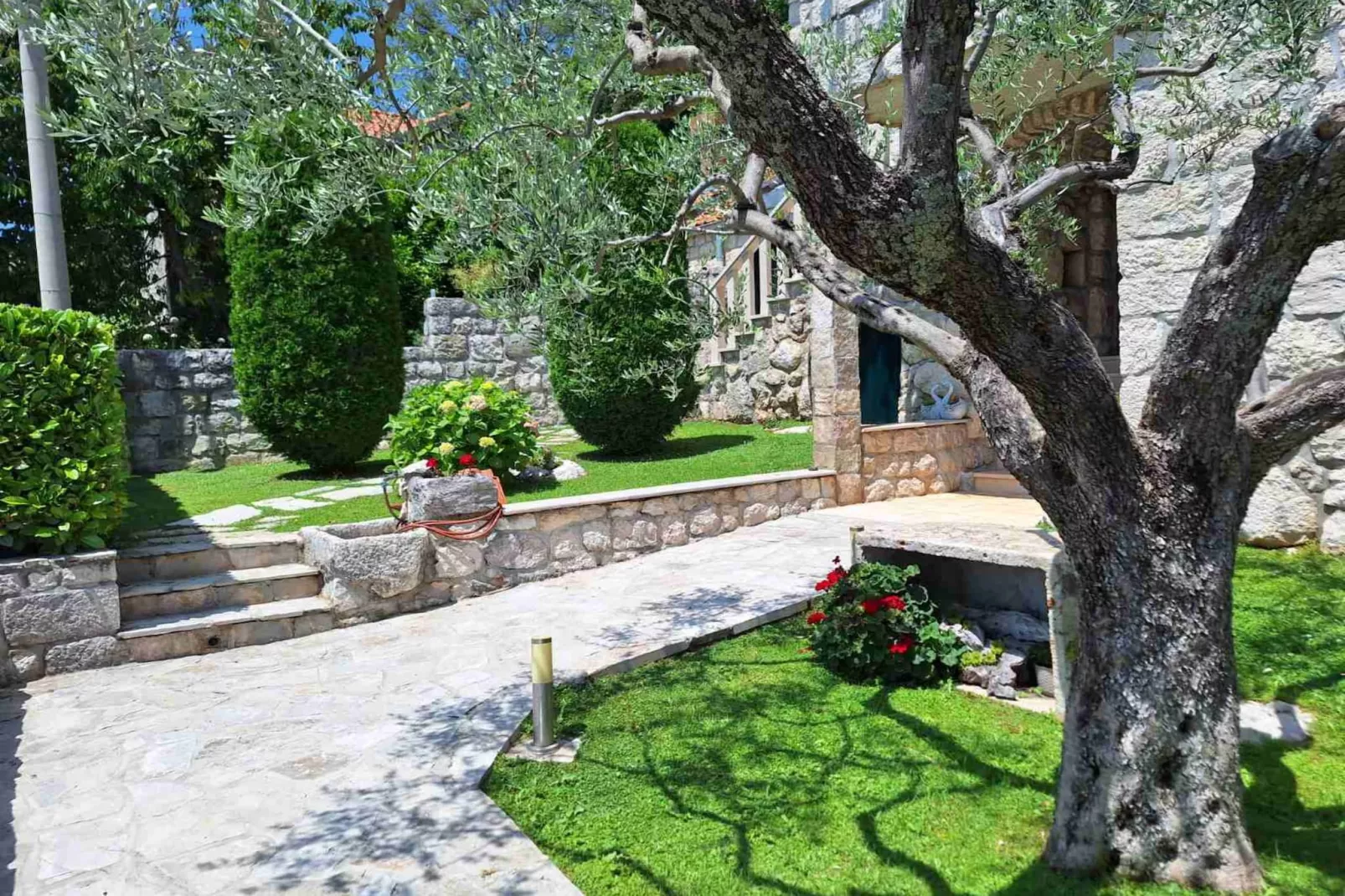 Villa Falcon Rook - Four-Bedroom Villa with Terrace and Swimming Pool-Uitzicht