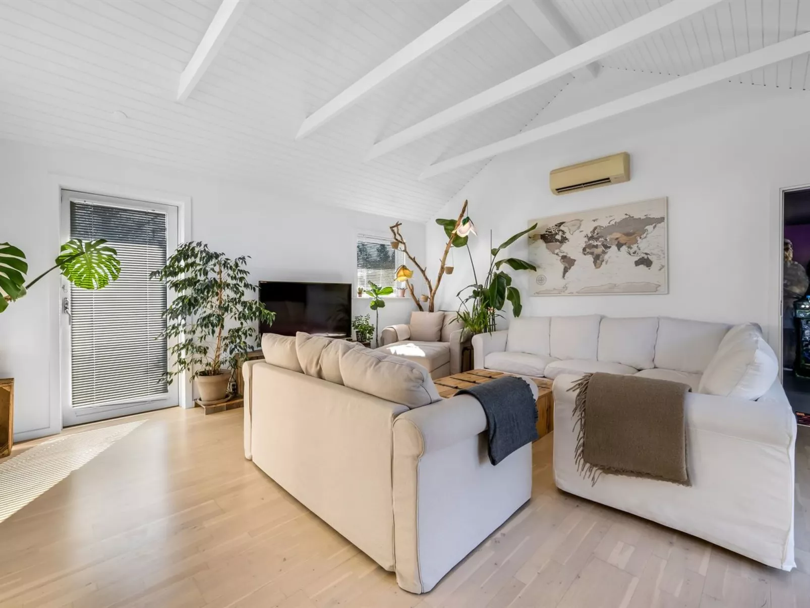 "Hughe" - 1.3km from the sea-Binnen