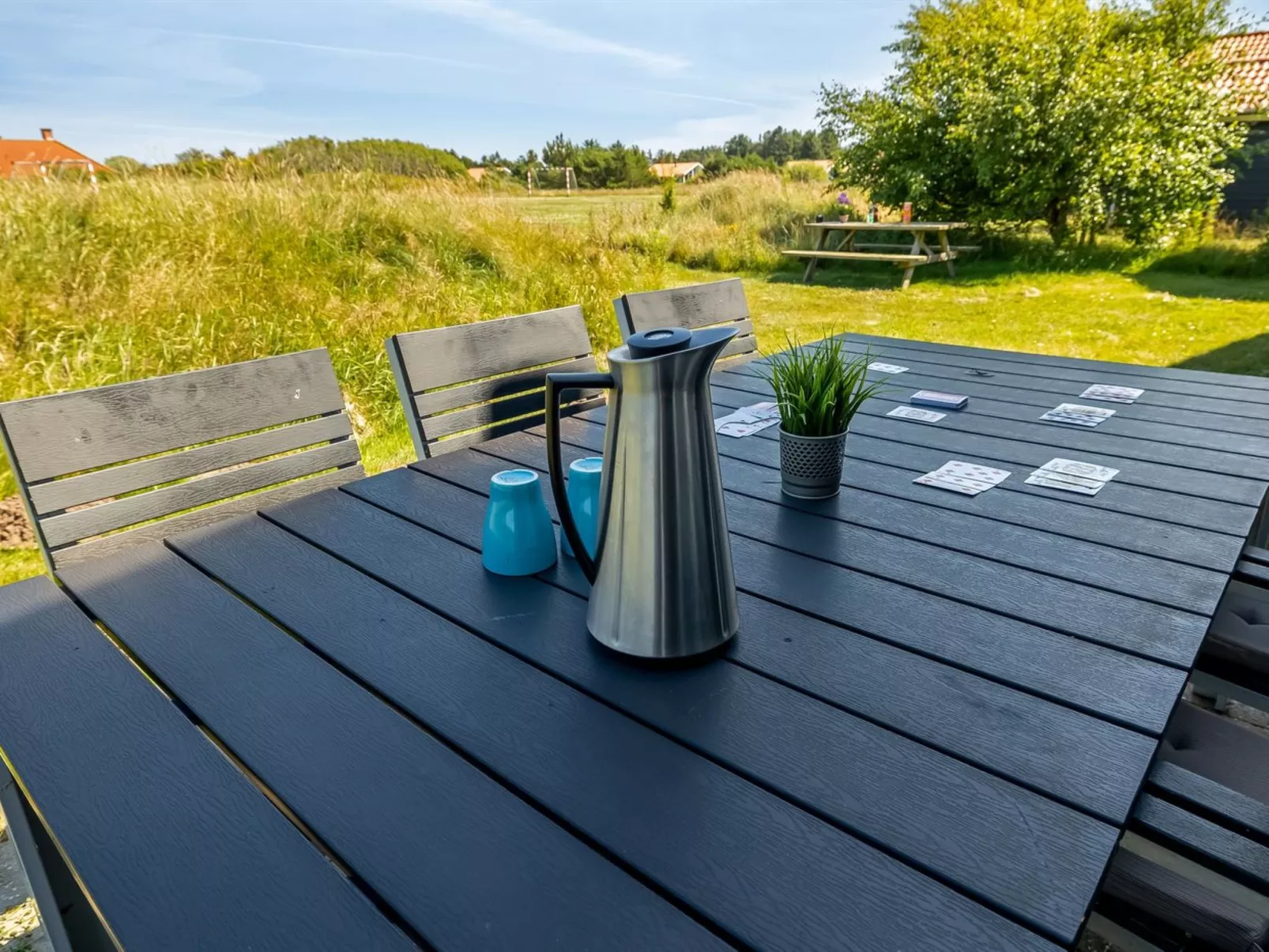 "Ernesta" -  from the sea-Buiten