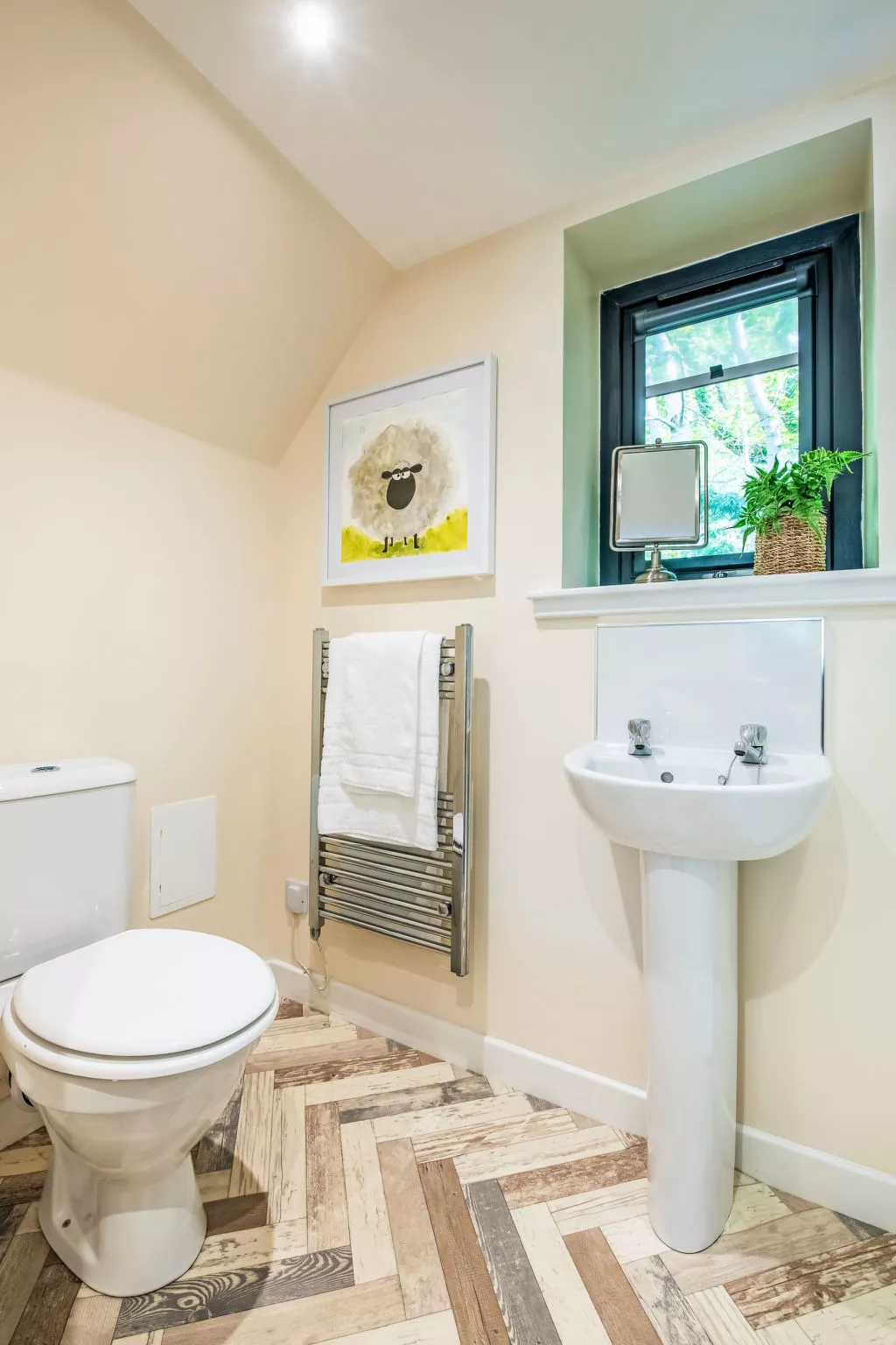 Wayside Bothy-Binnen