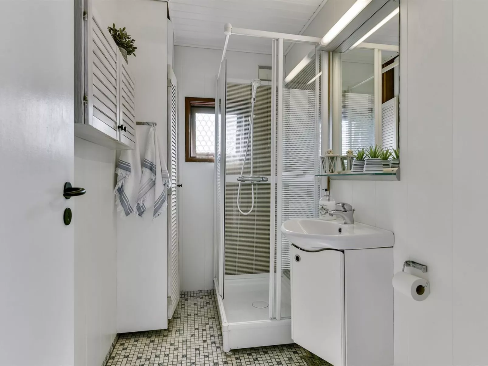 "Lillan" - 250m from the sea-Binnen