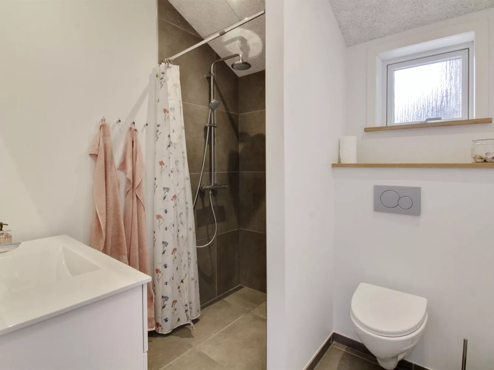 "Anuk" - 2.3km from the sea-Binnen