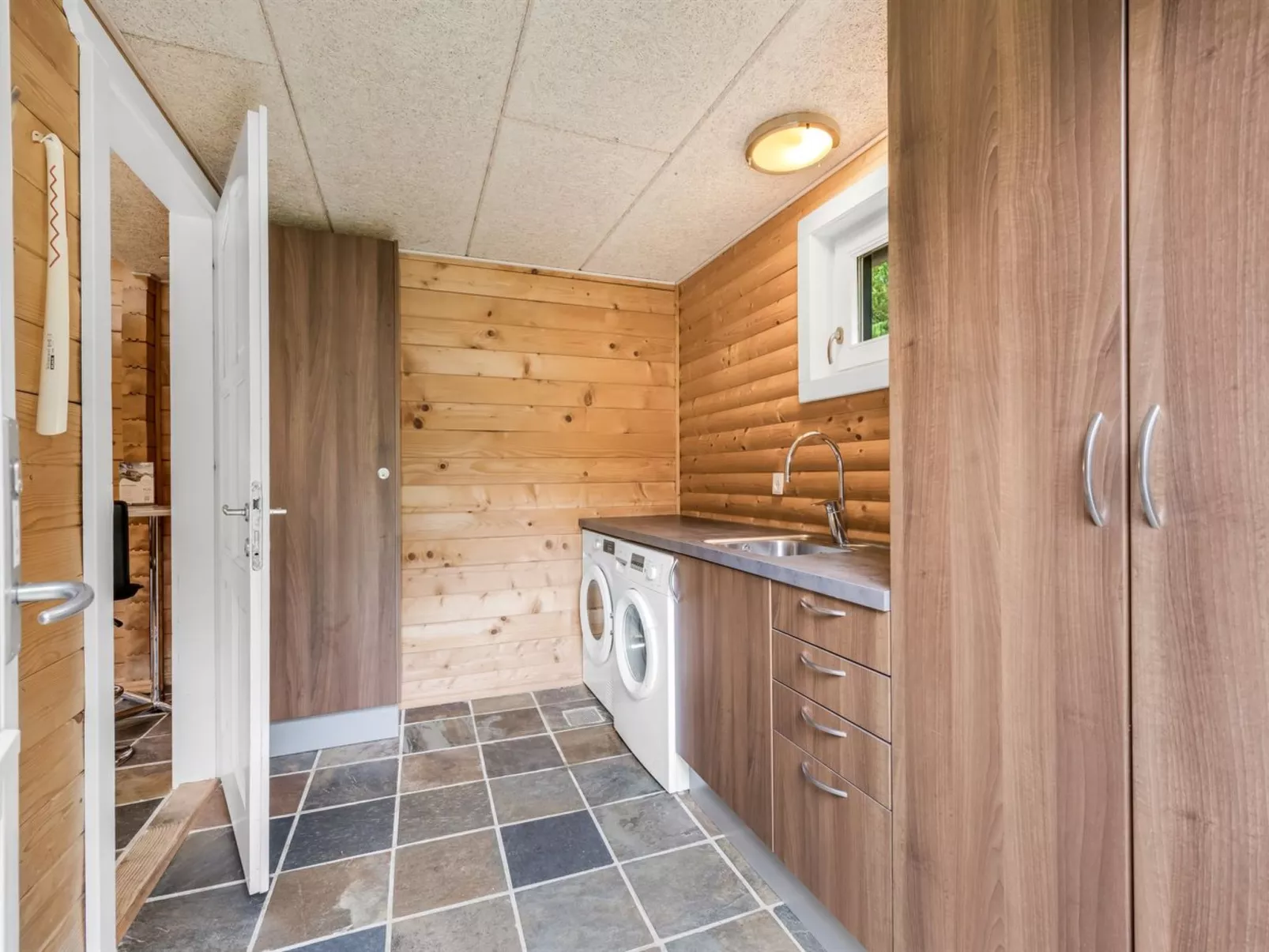 "Yvonna" - 350m to the fjord-Binnen