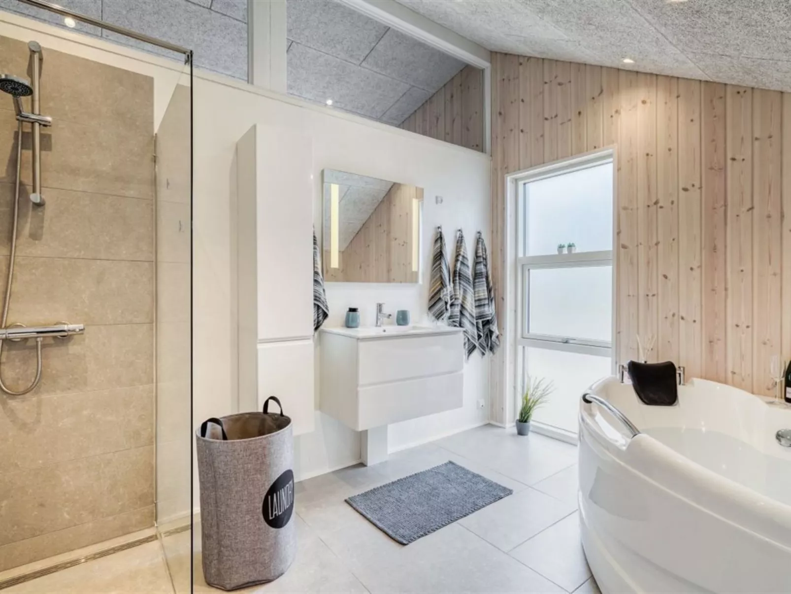 "Gustaf" - 400m to the fjord-Binnen