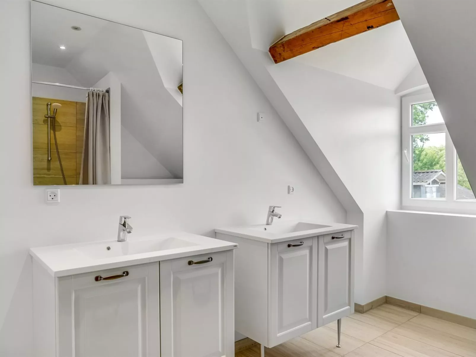 "Niki" - 15km from the sea-Binnen