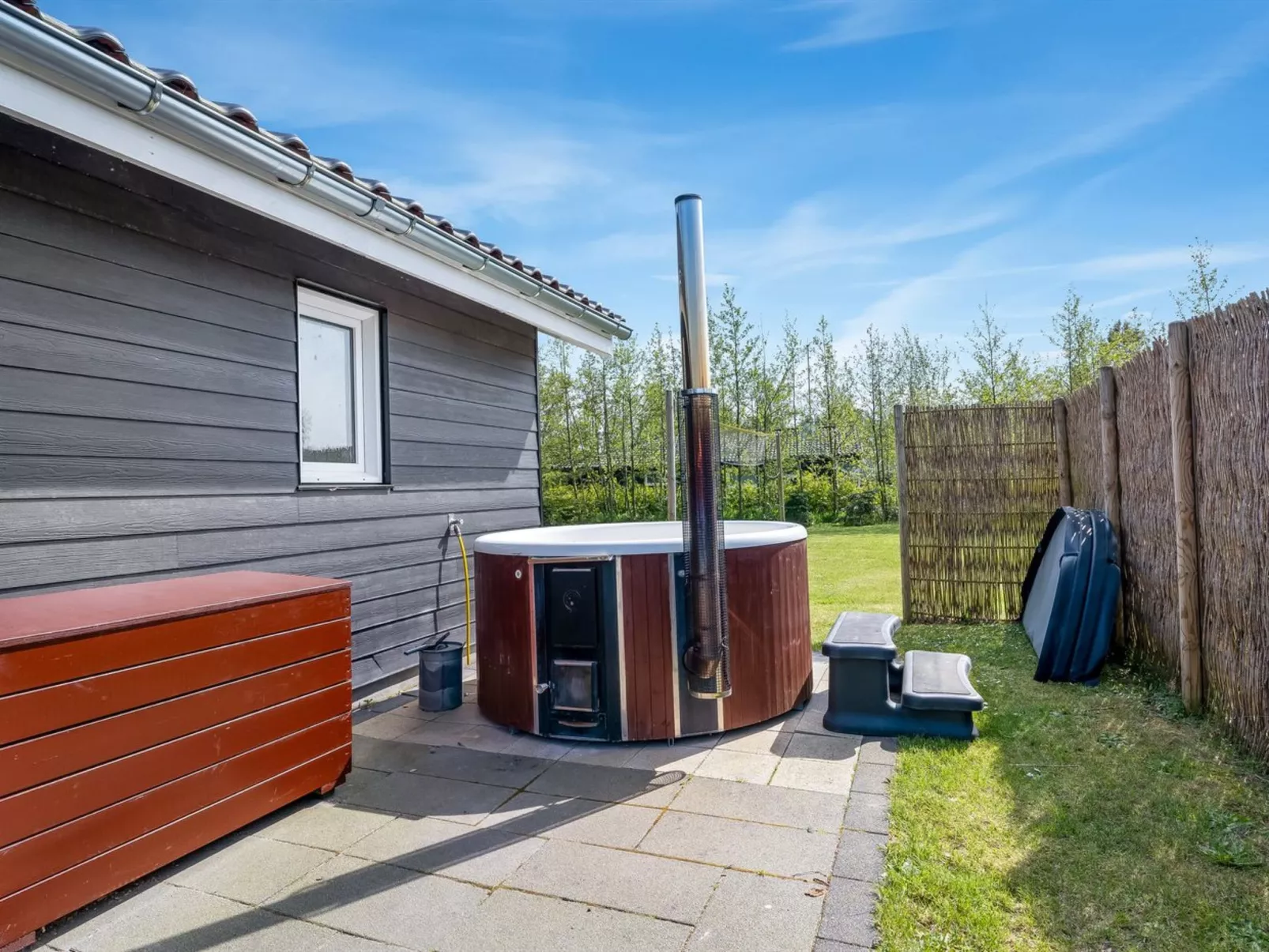 "Ronia" - 900m from the sea-Binnen