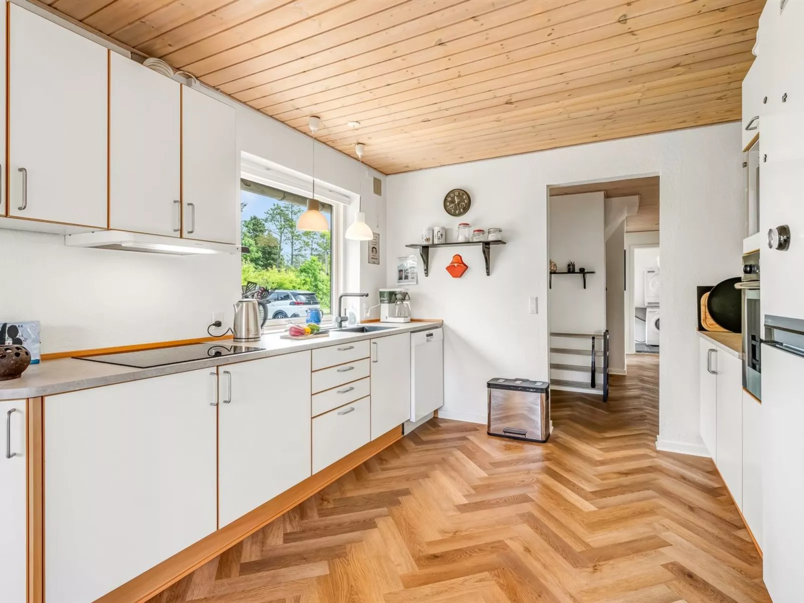 "Lavrans" - 2.5km from the sea-Binnen