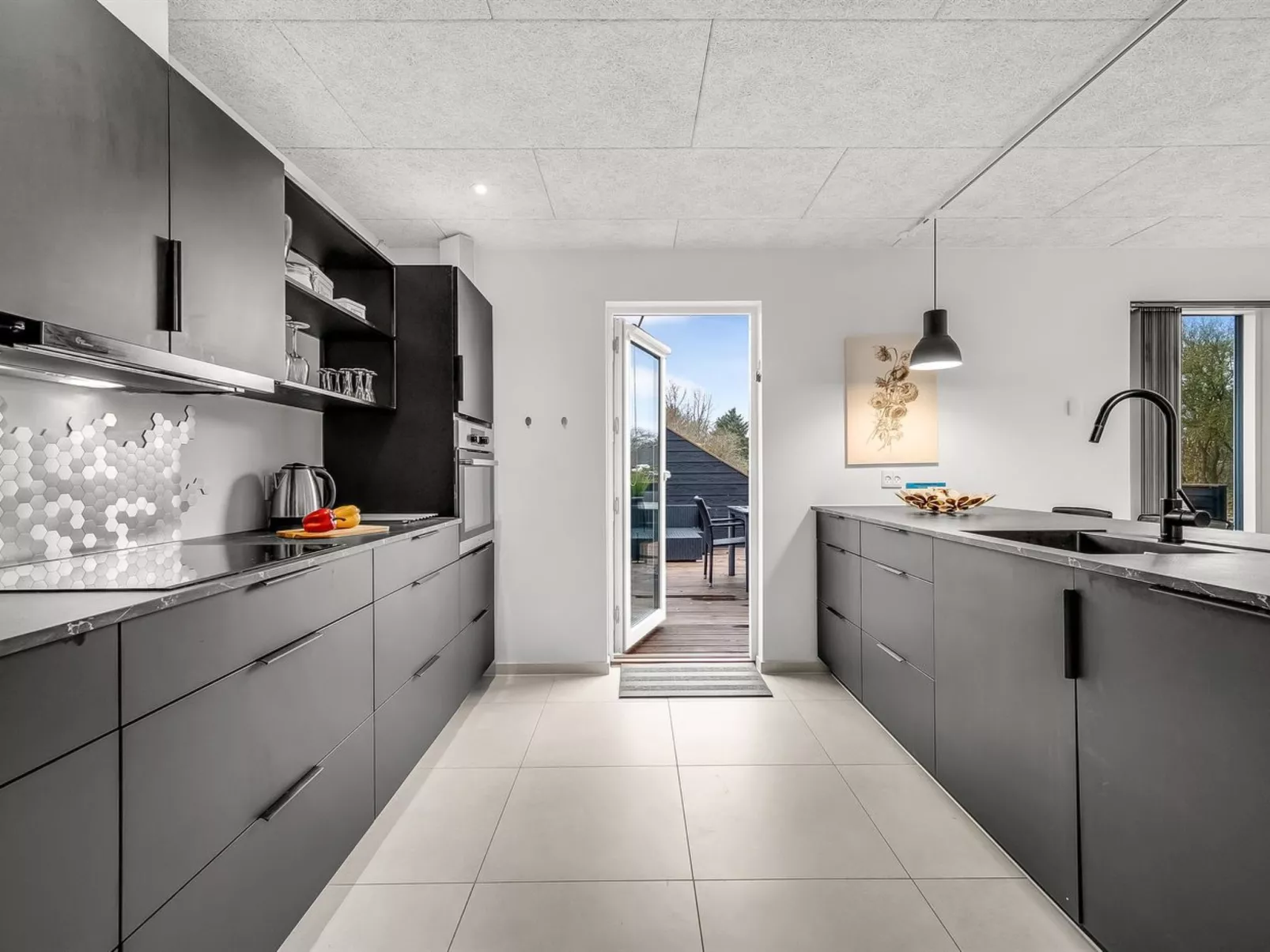 "Elisaveta" - 400m to the fjord-Binnen