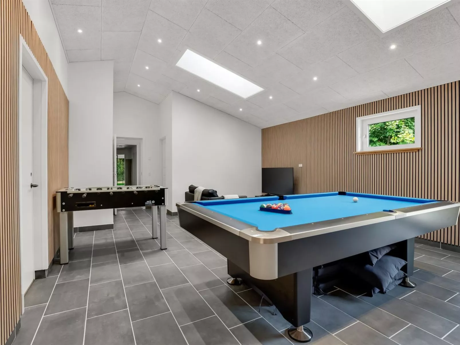 "Rajna" - 250m from the sea-Binnen