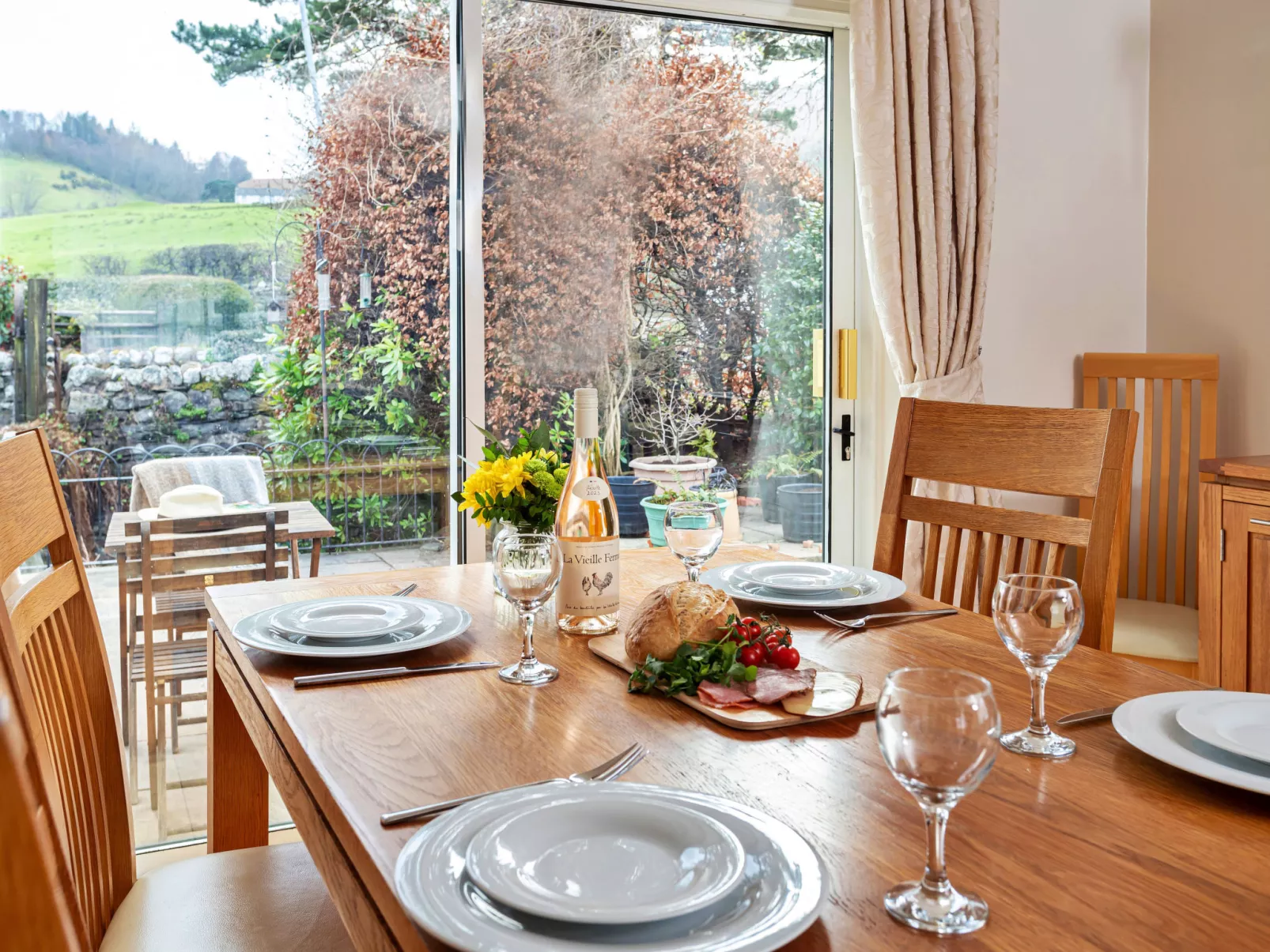 The Duck House-Binnen