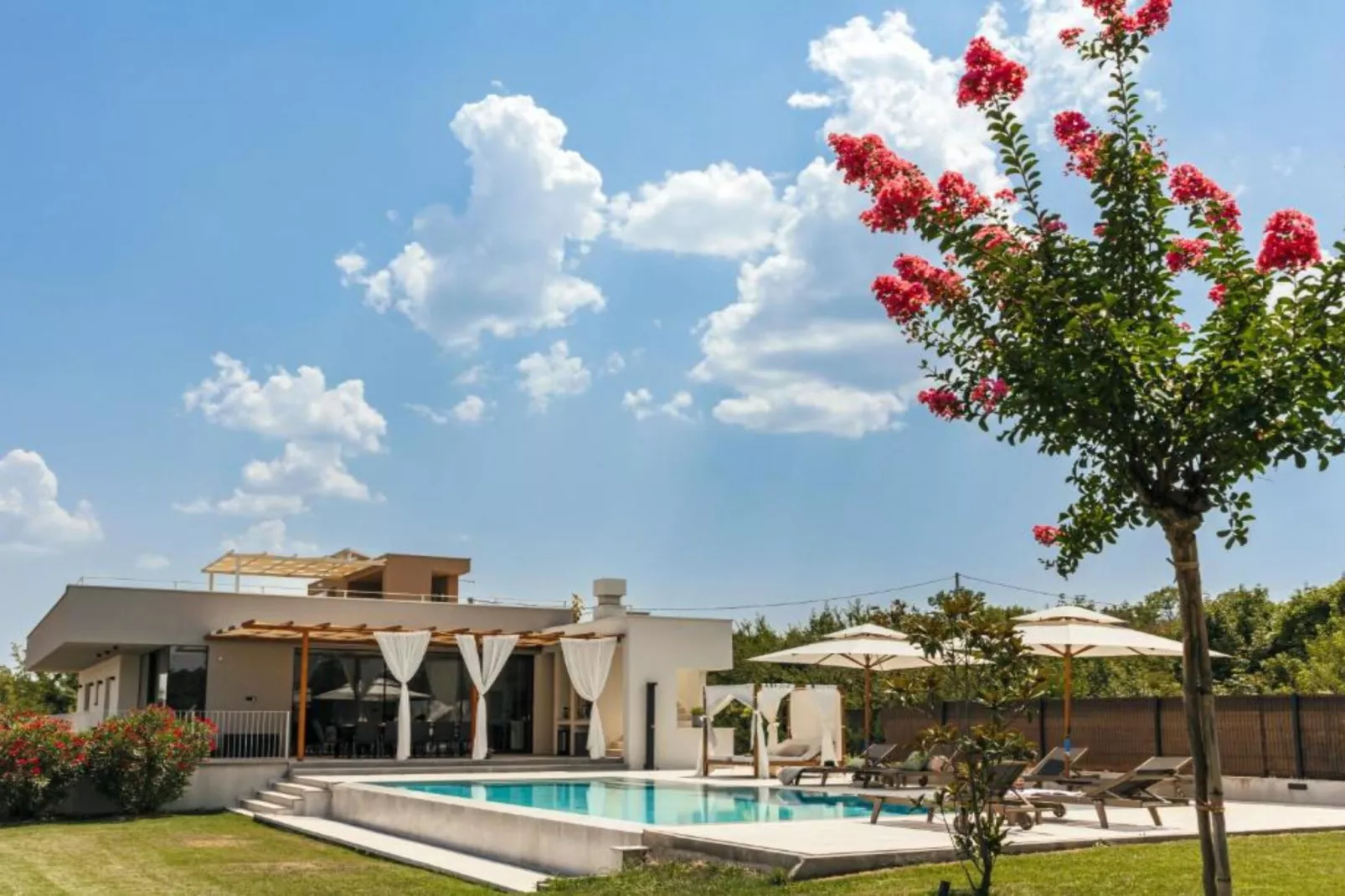 Luxury Villa Lara with Heated Pool, Hot-Tub and Sauna - Six Bedroom Villa with Pool-Zwembad