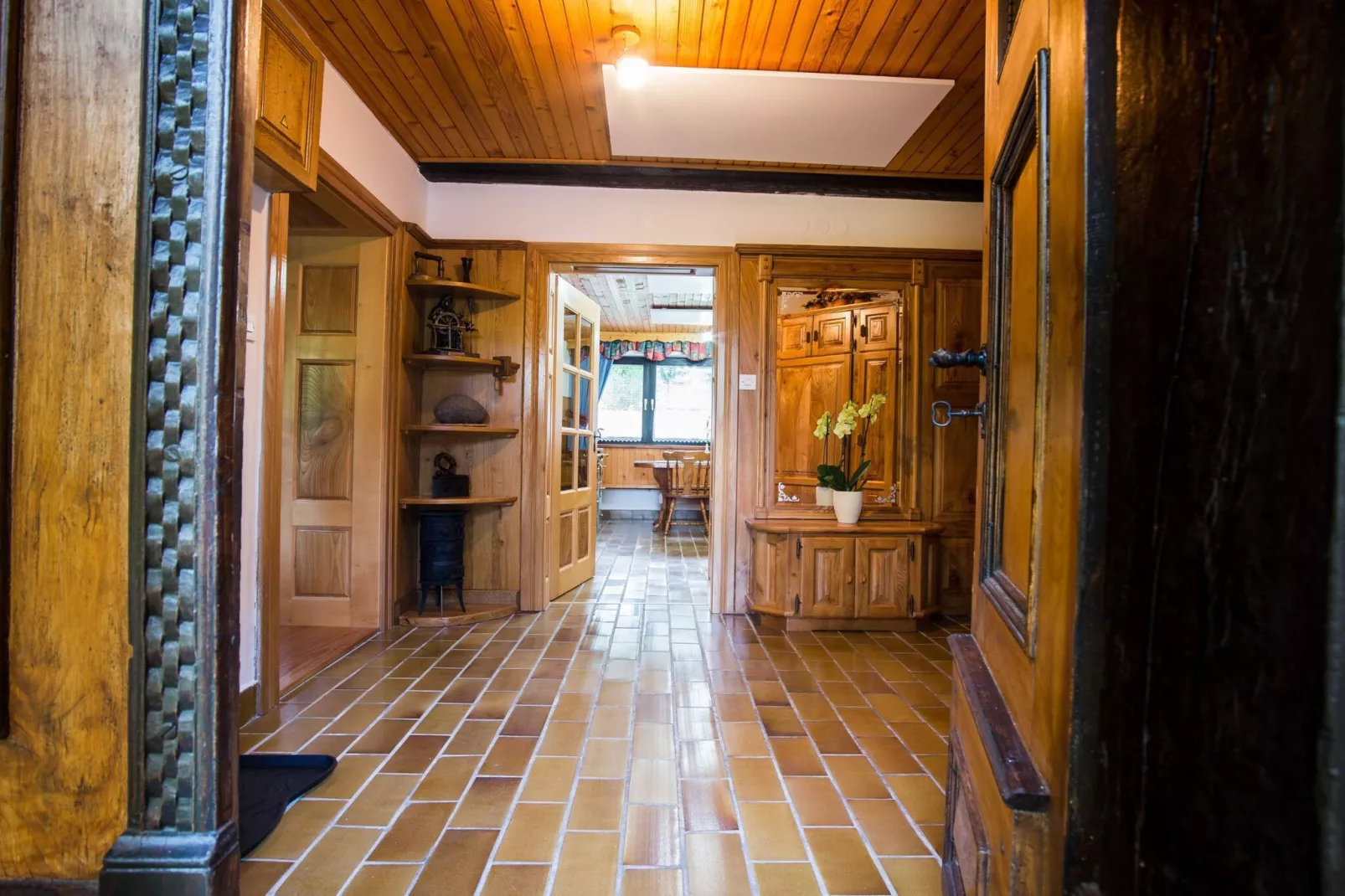 Rustic Authentic Holiday Home with Terrace and Wood Stove - Three Bedroom Holiday Home with Terrace-Binnen