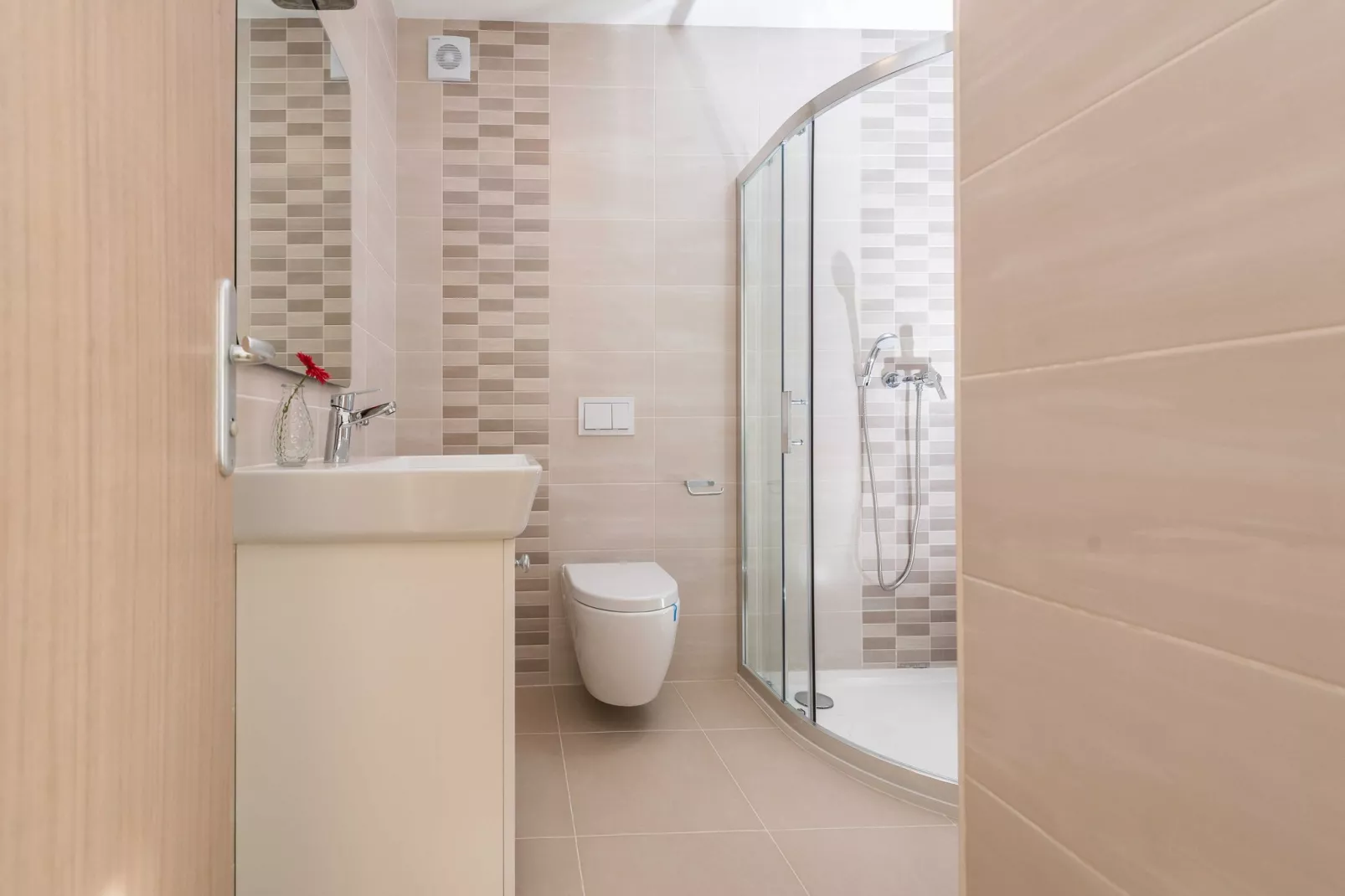 Luxury Escape with Swimming Pool & Modern Design -  Classic Four Bedroom Villa with Sea View and Private Pool ( Villa 3)-Badkamer