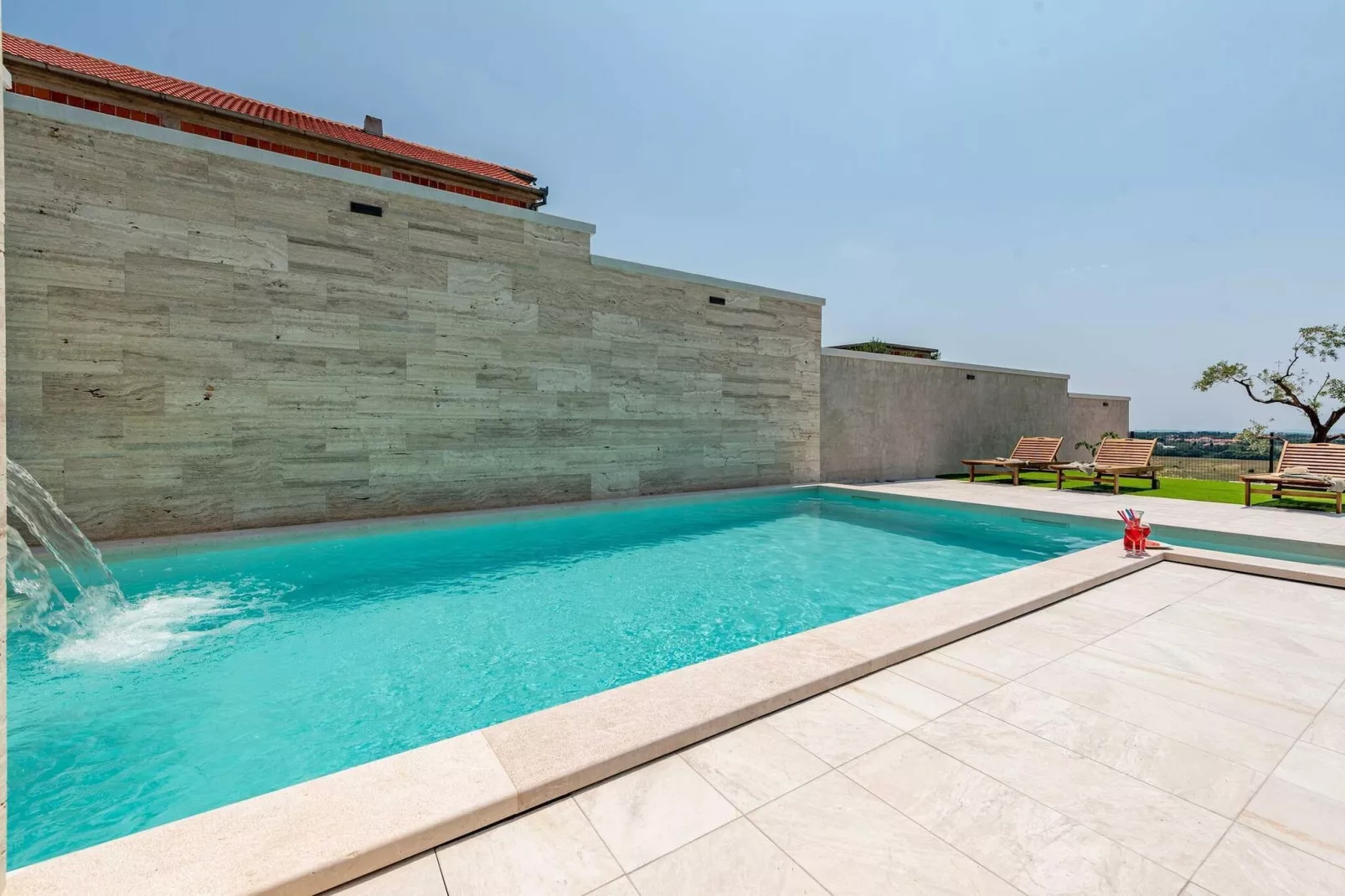 Villa Pezer with heated pool & sauna-Zwembad