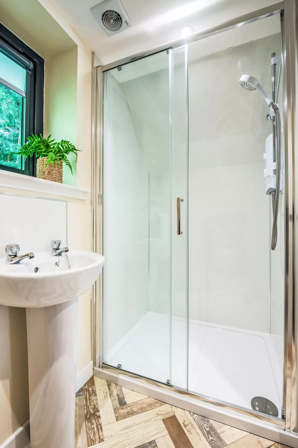 Wayside Bothy-Binnen