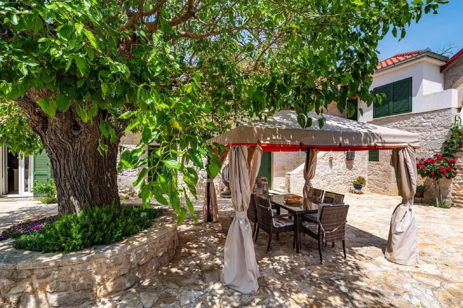 Authentic Villa Zvonko-Tuinen zomer