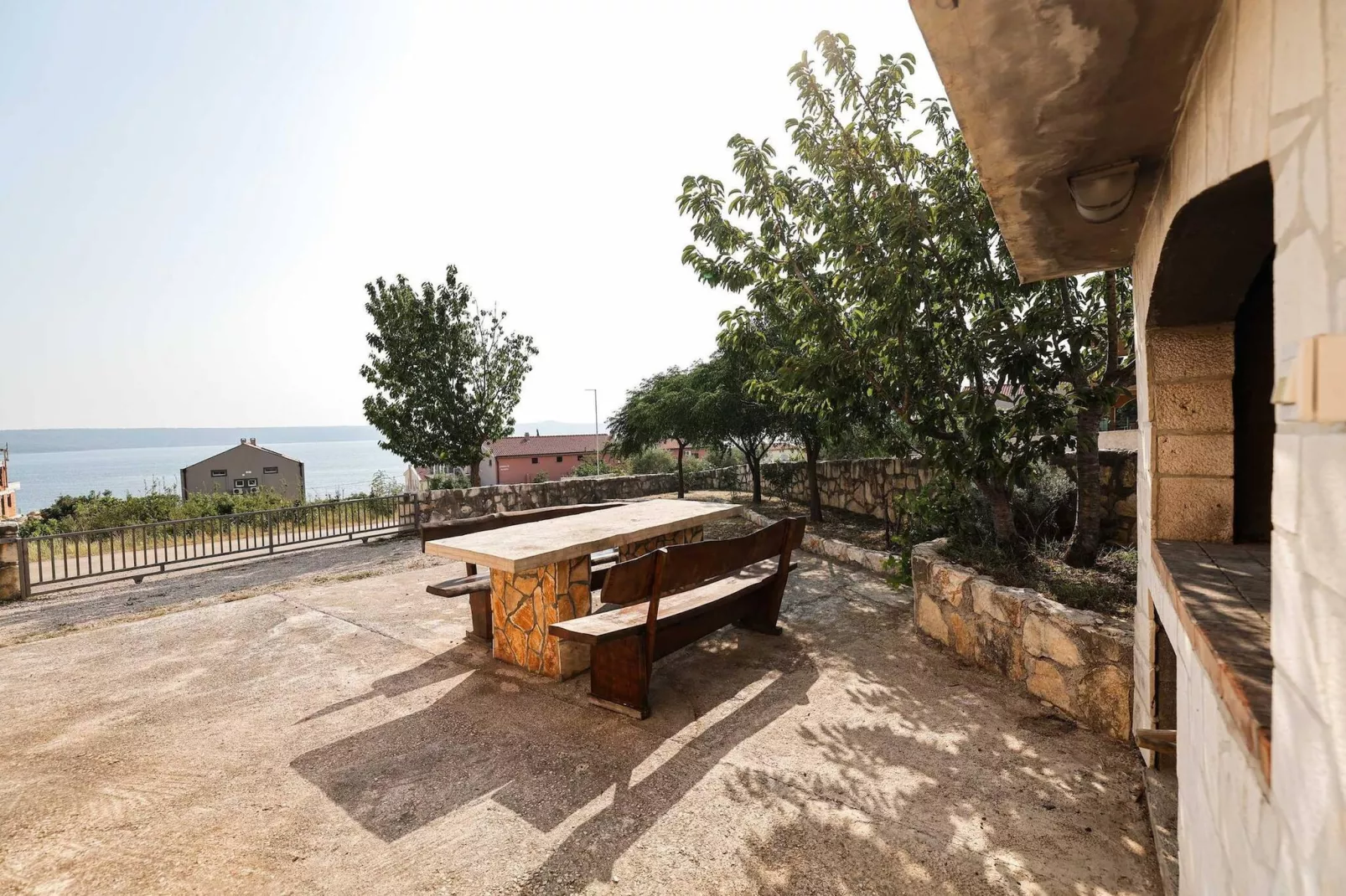 Holiday home Nekic-Terrasbalkon