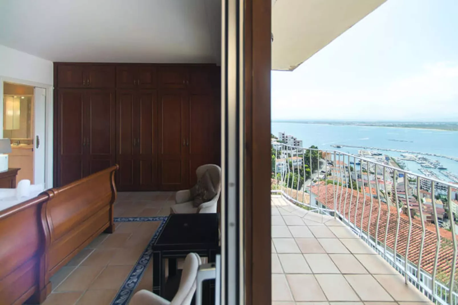 Maison à Roses-Niet-getagd