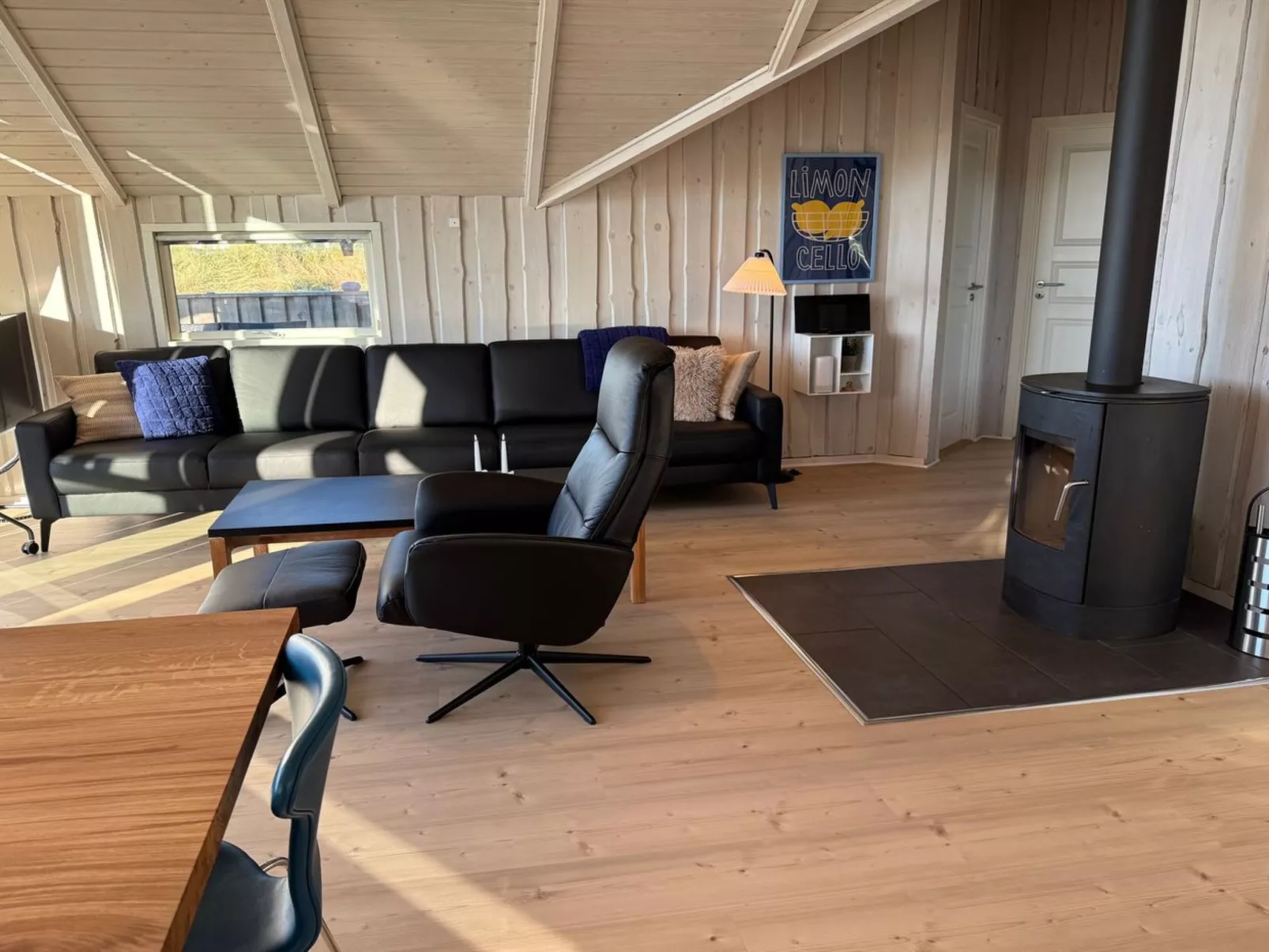 "Velena" -  from the sea-Binnen