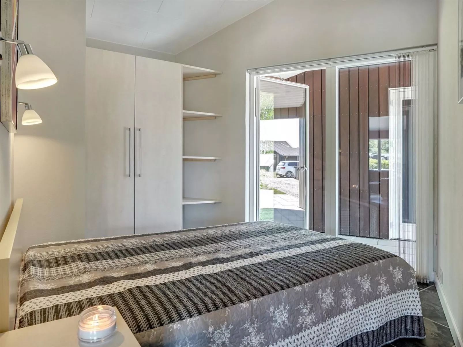 "Helena" - 250m from the sea-Binnen