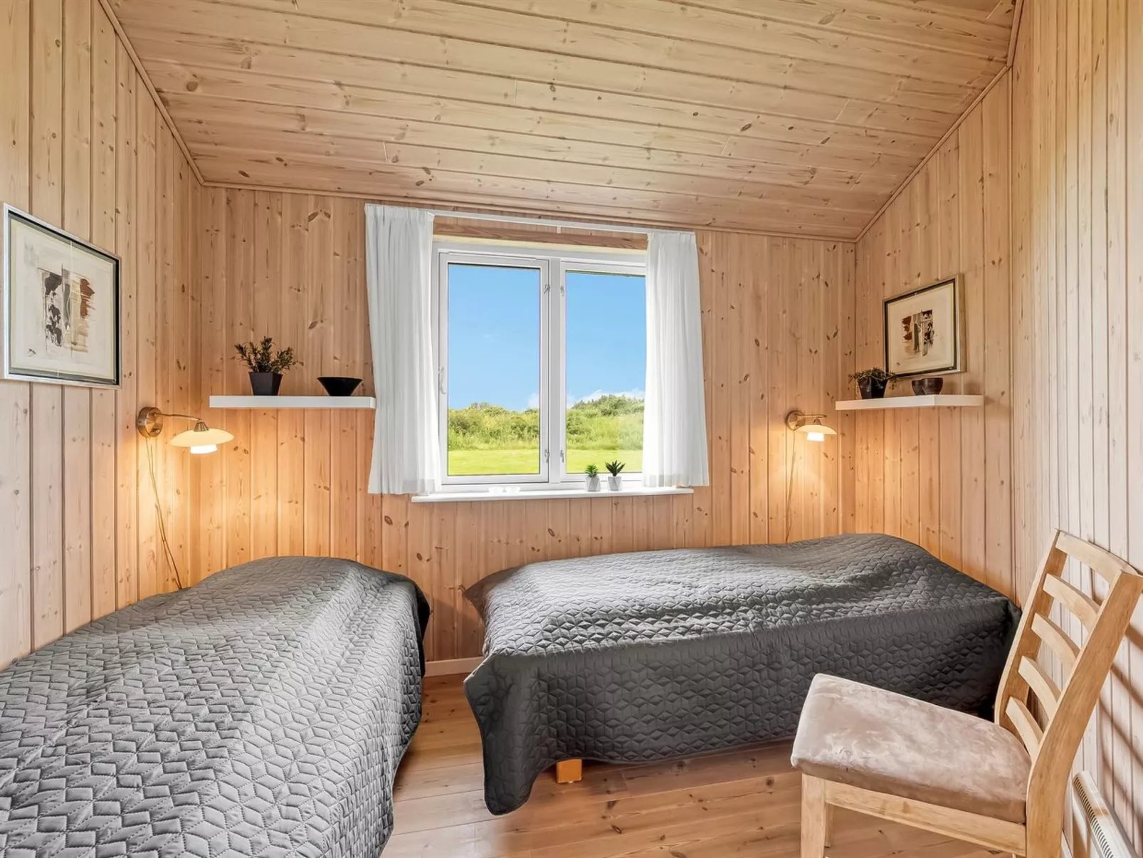 "Aurelie" -  from the sea-Binnen