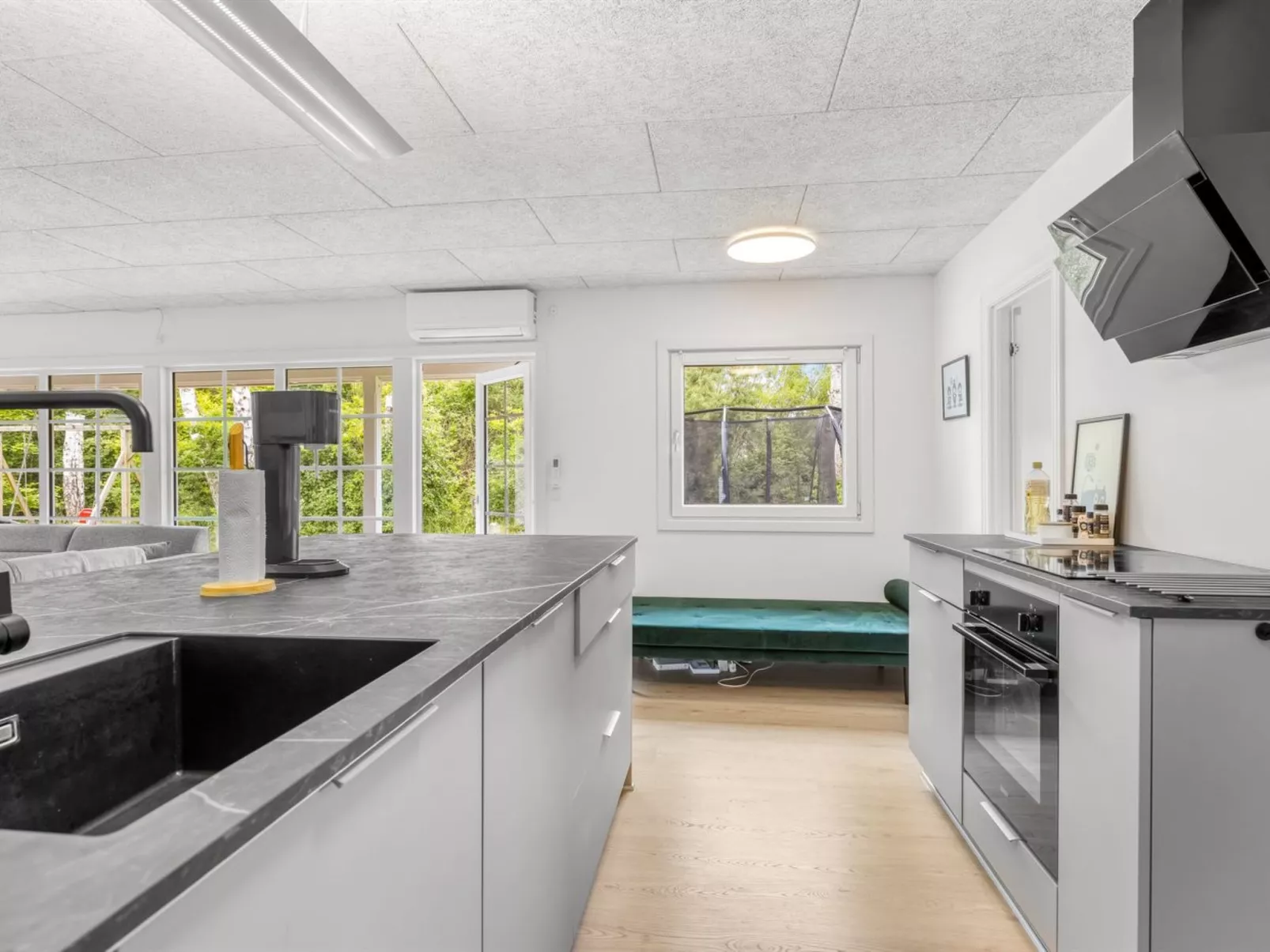 "Anabela" -  from the sea-Binnen