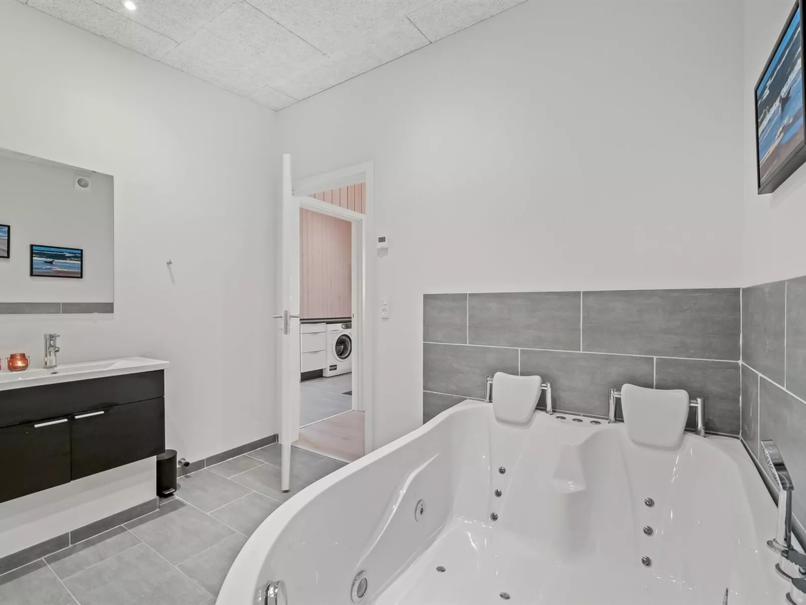 "Marius" - 400m from the sea-Binnen