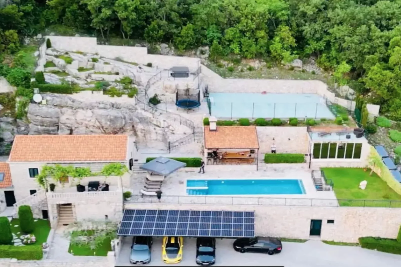 Villa Falcon Rook - Four-Bedroom Villa with Terrace and Swimming Pool-Uitzicht