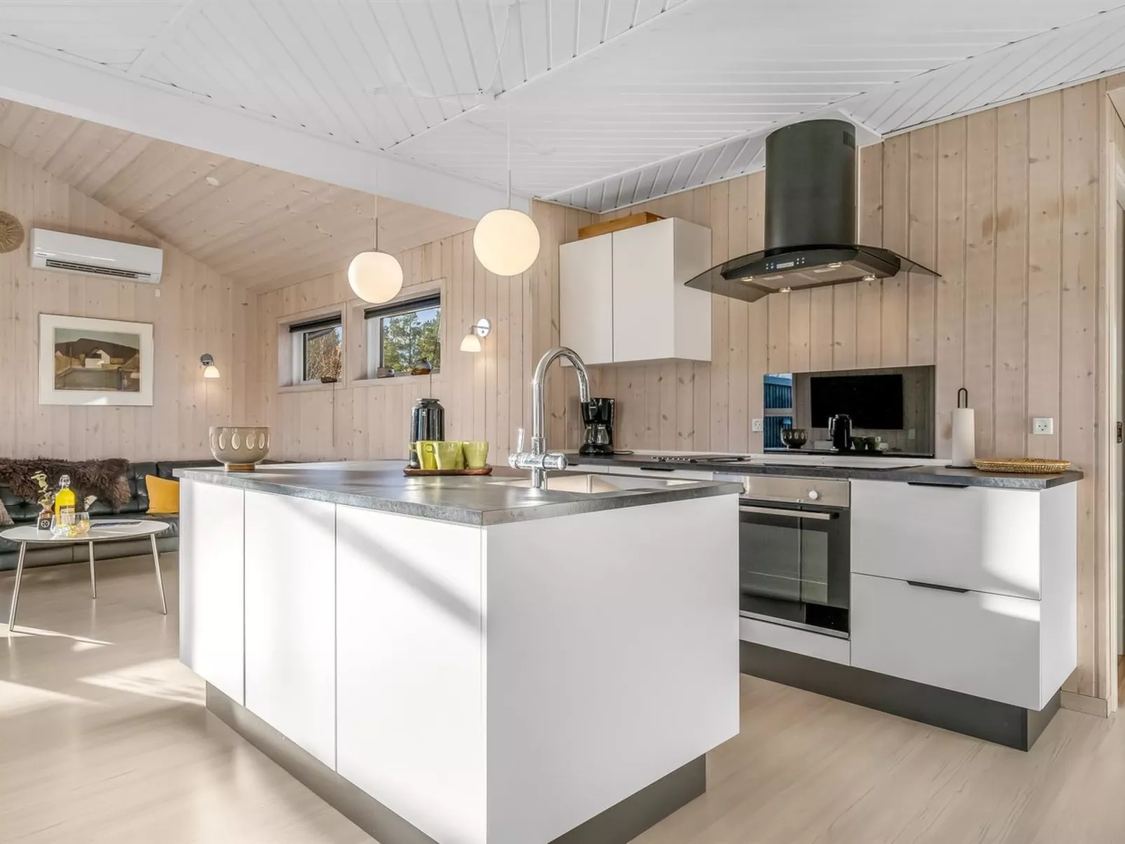 "Herwarth" - 400m from the sea-Binnen