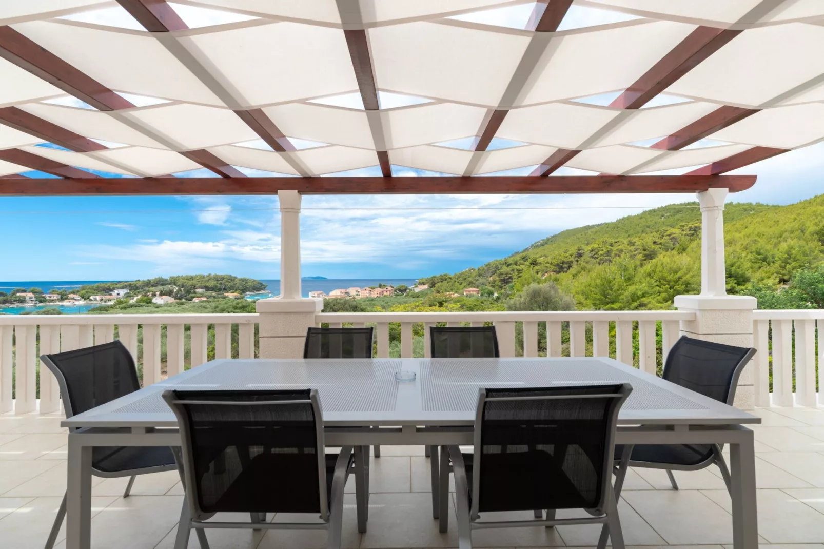 Modern Villa with Pool-Terras