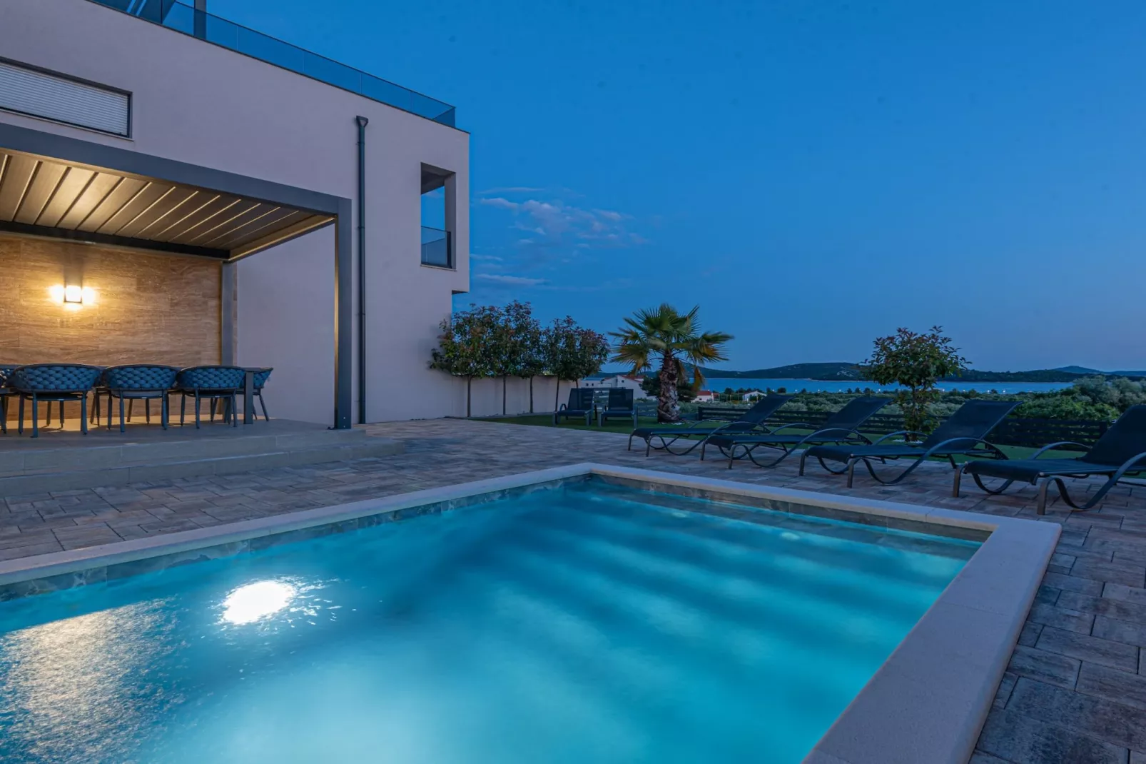 Four-Bedroom Villa With Pool-Zwembad