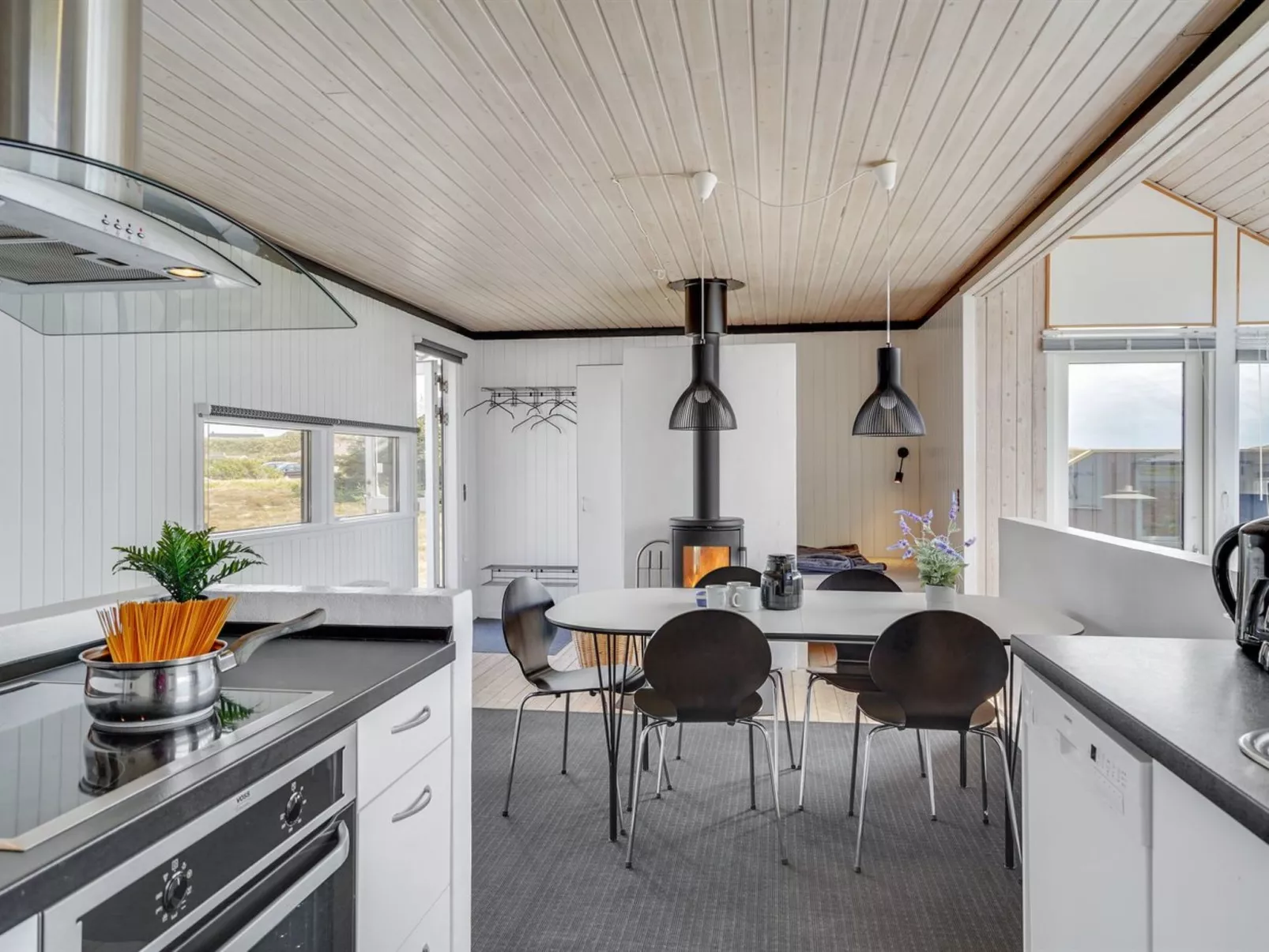 "Anthonette" -  from the sea-Binnen