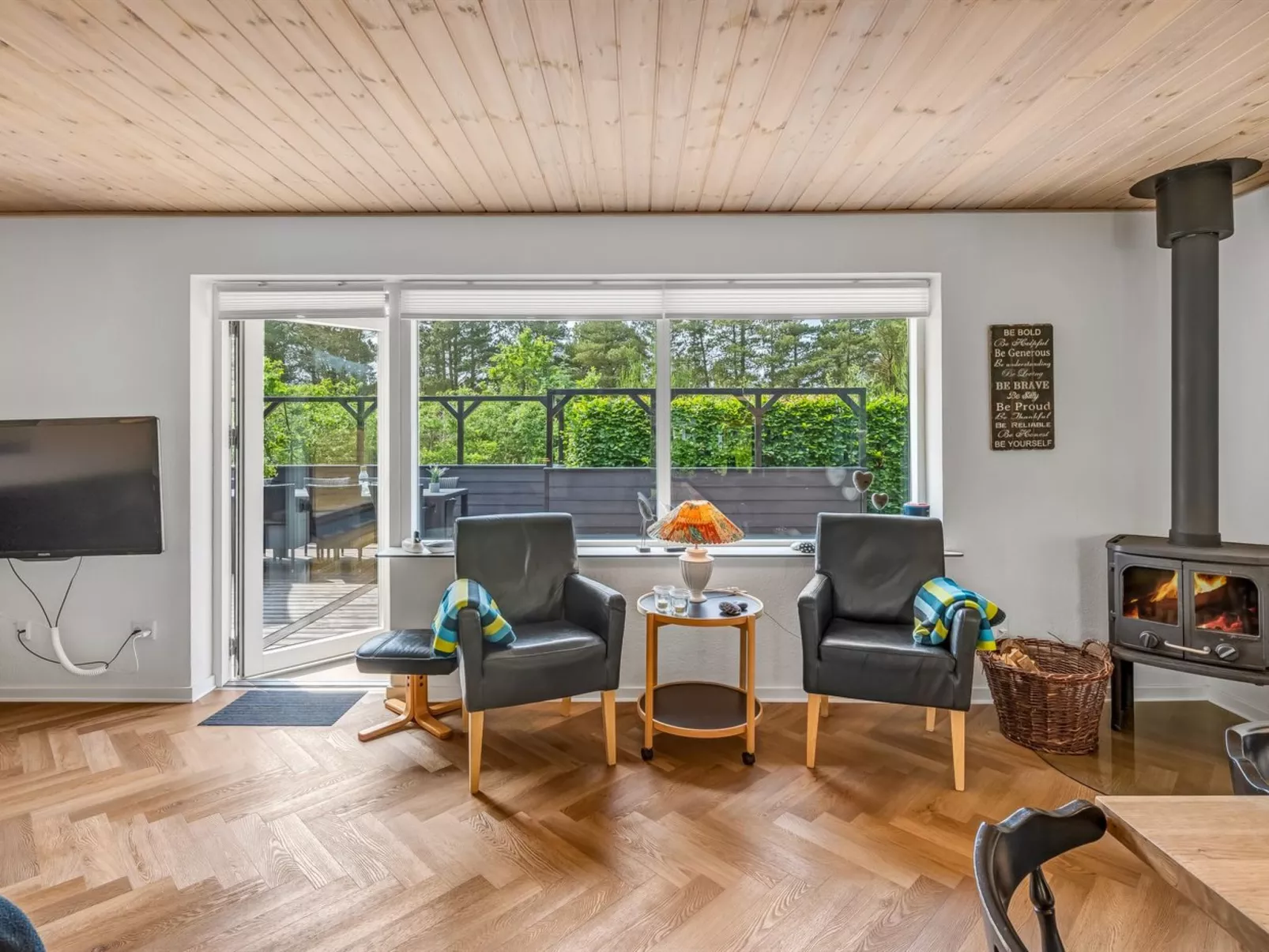 "Lavrans" - 2.5km from the sea-Binnen