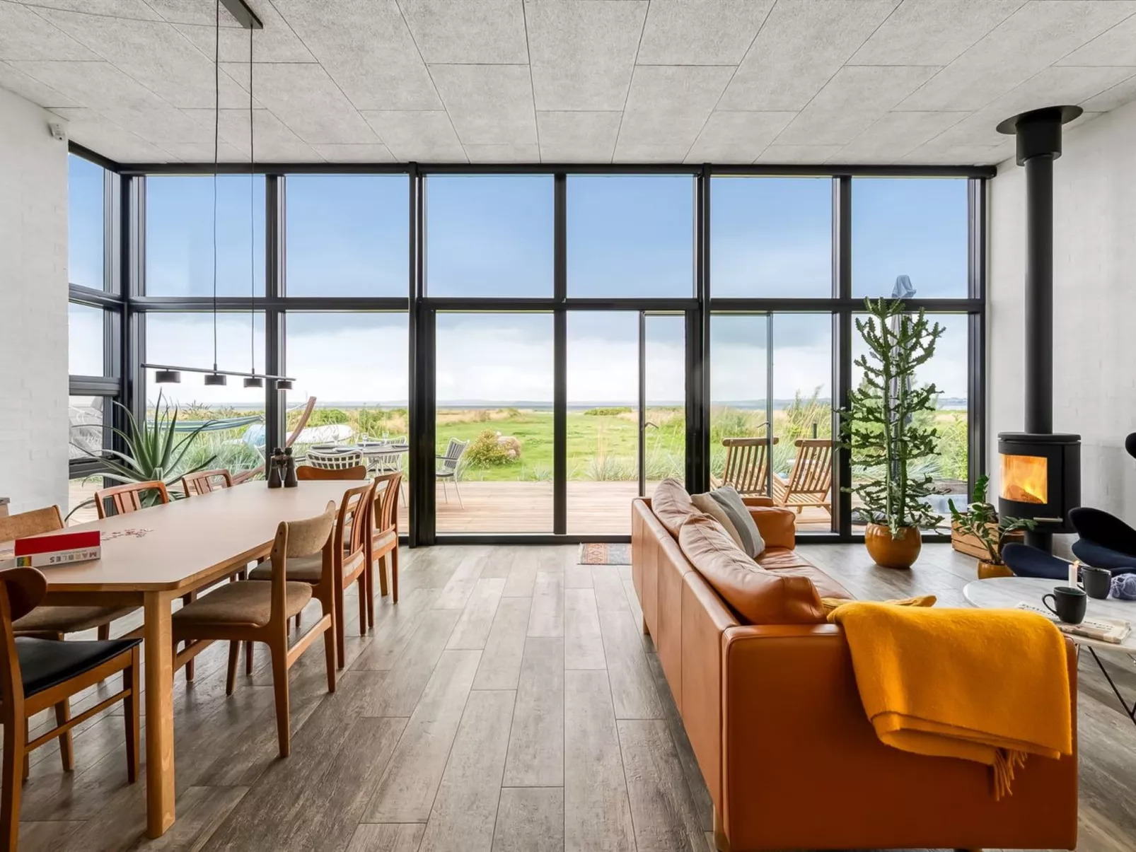 "Bondi" - 75m from the sea-Binnen