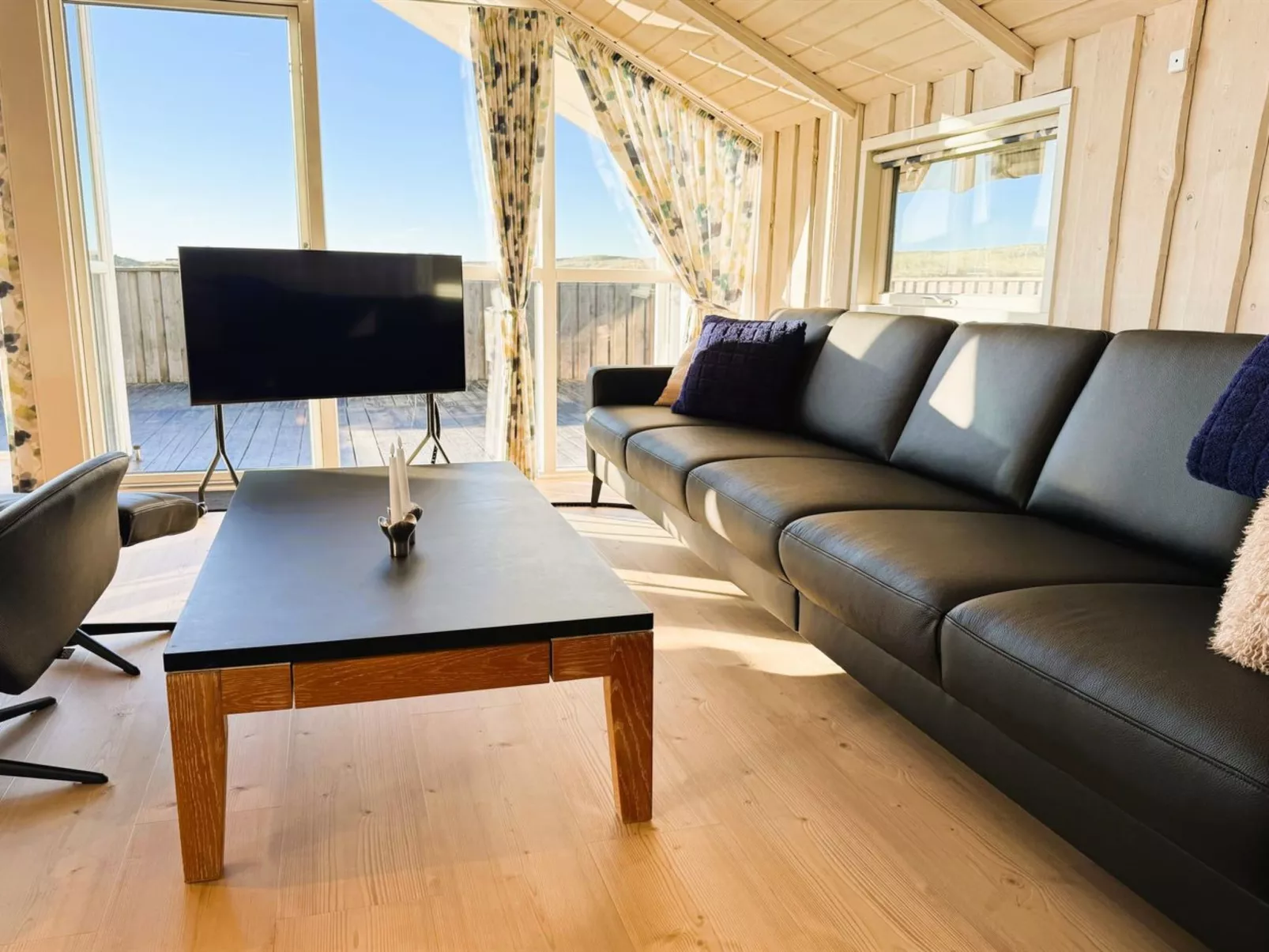 "Velena" -  from the sea-Binnen